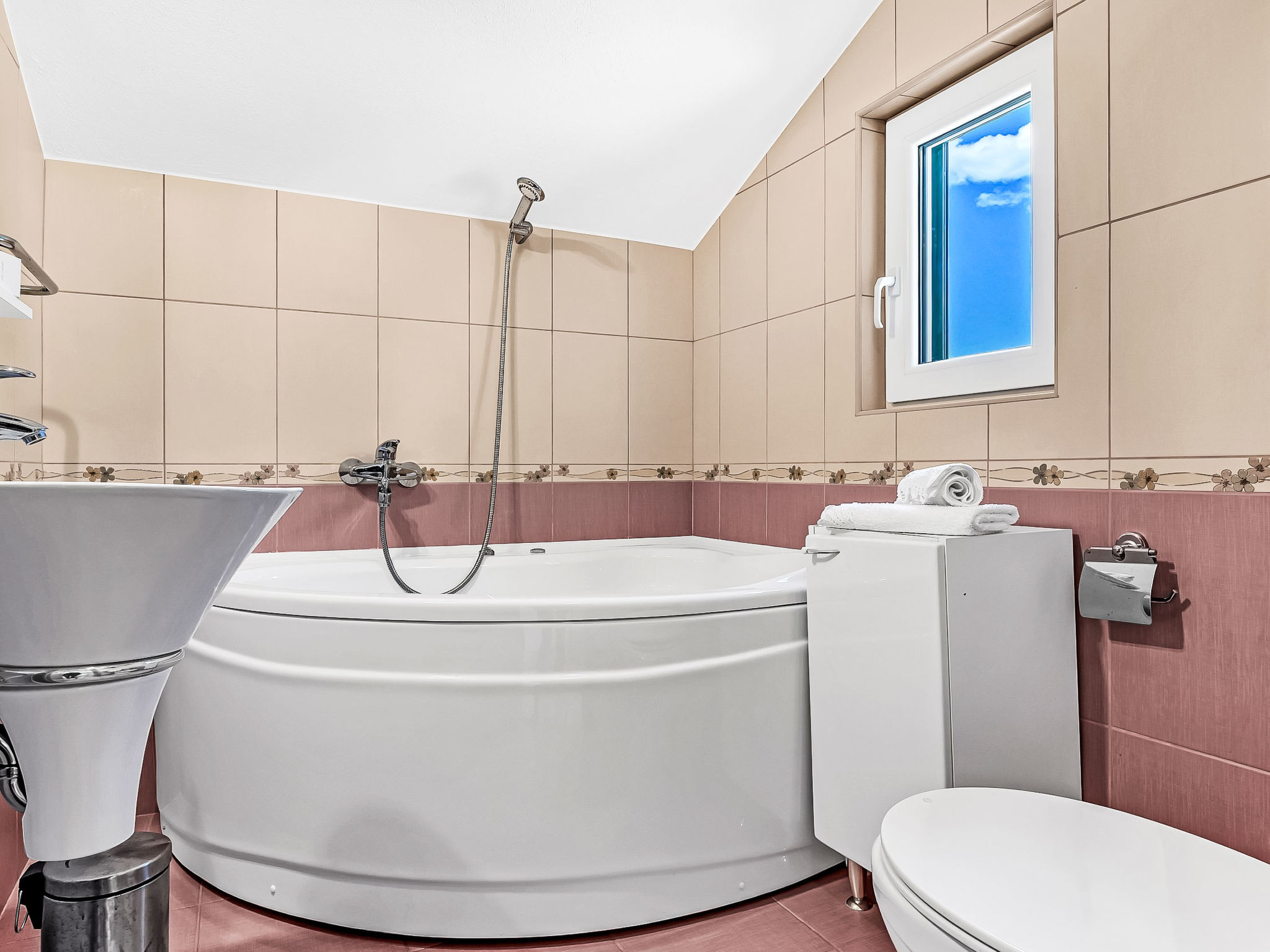 In Veliko Brdo mit Privatem Pool - Drinnen
