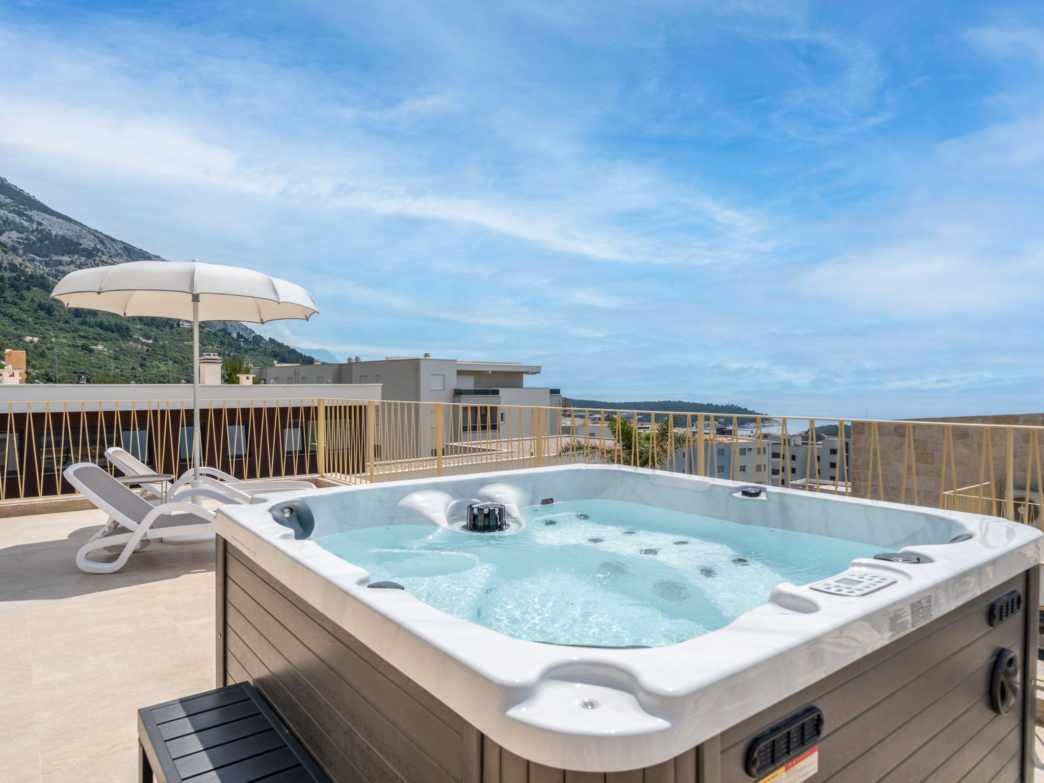 Neue Villa Adore-Binnen