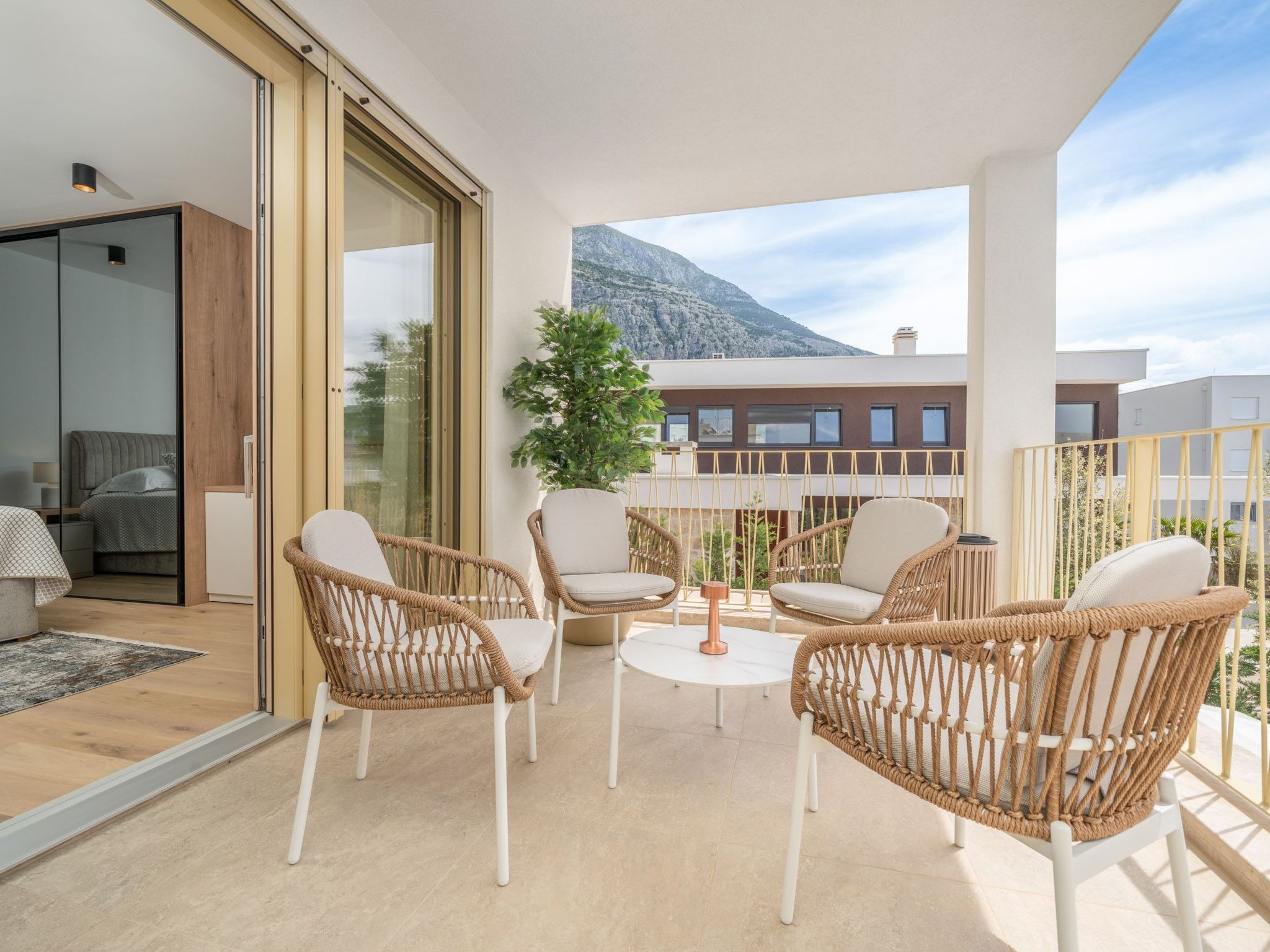 Neue Villa Adore-Binnen