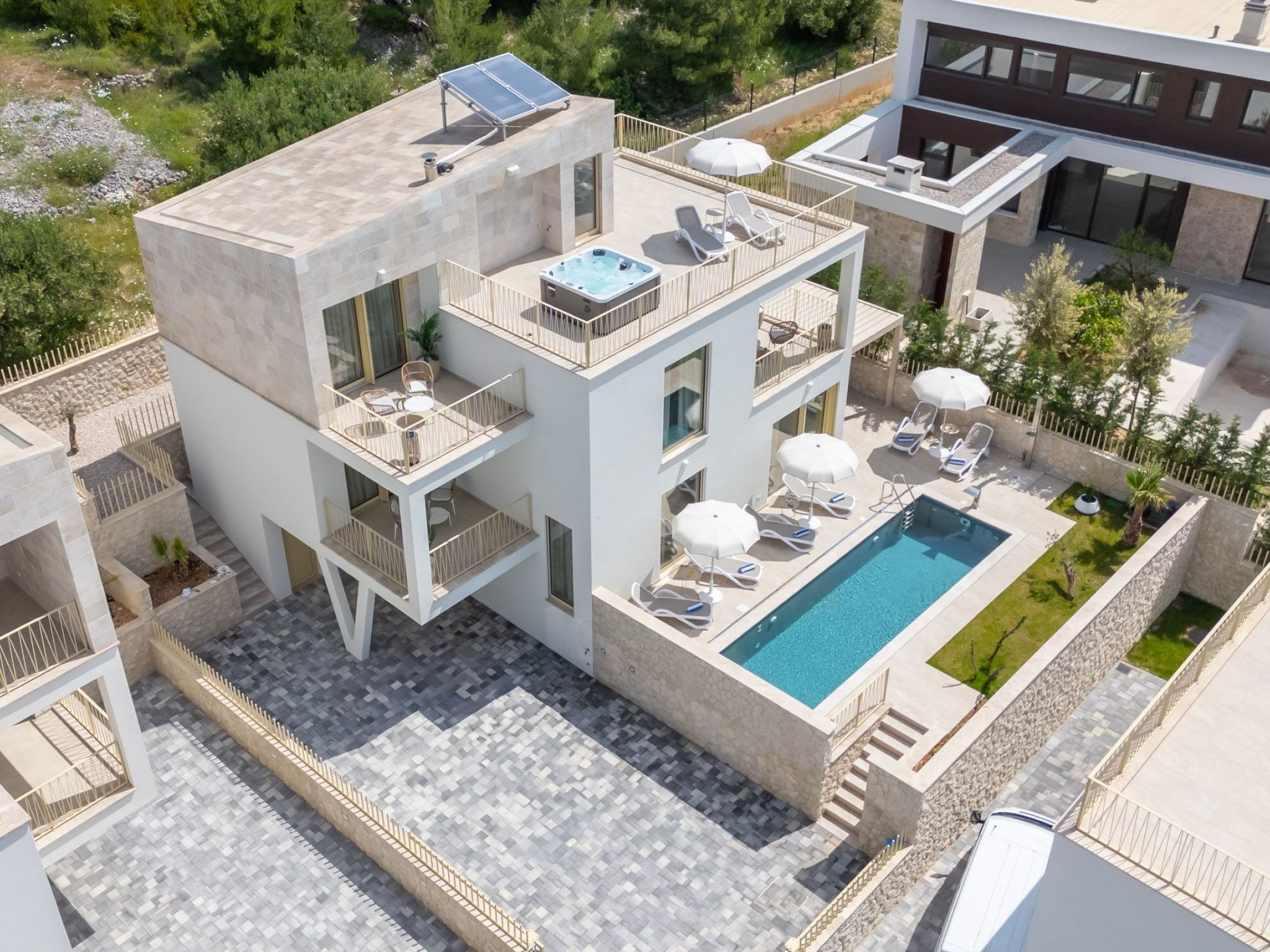 Neue Villa Adore-Binnen