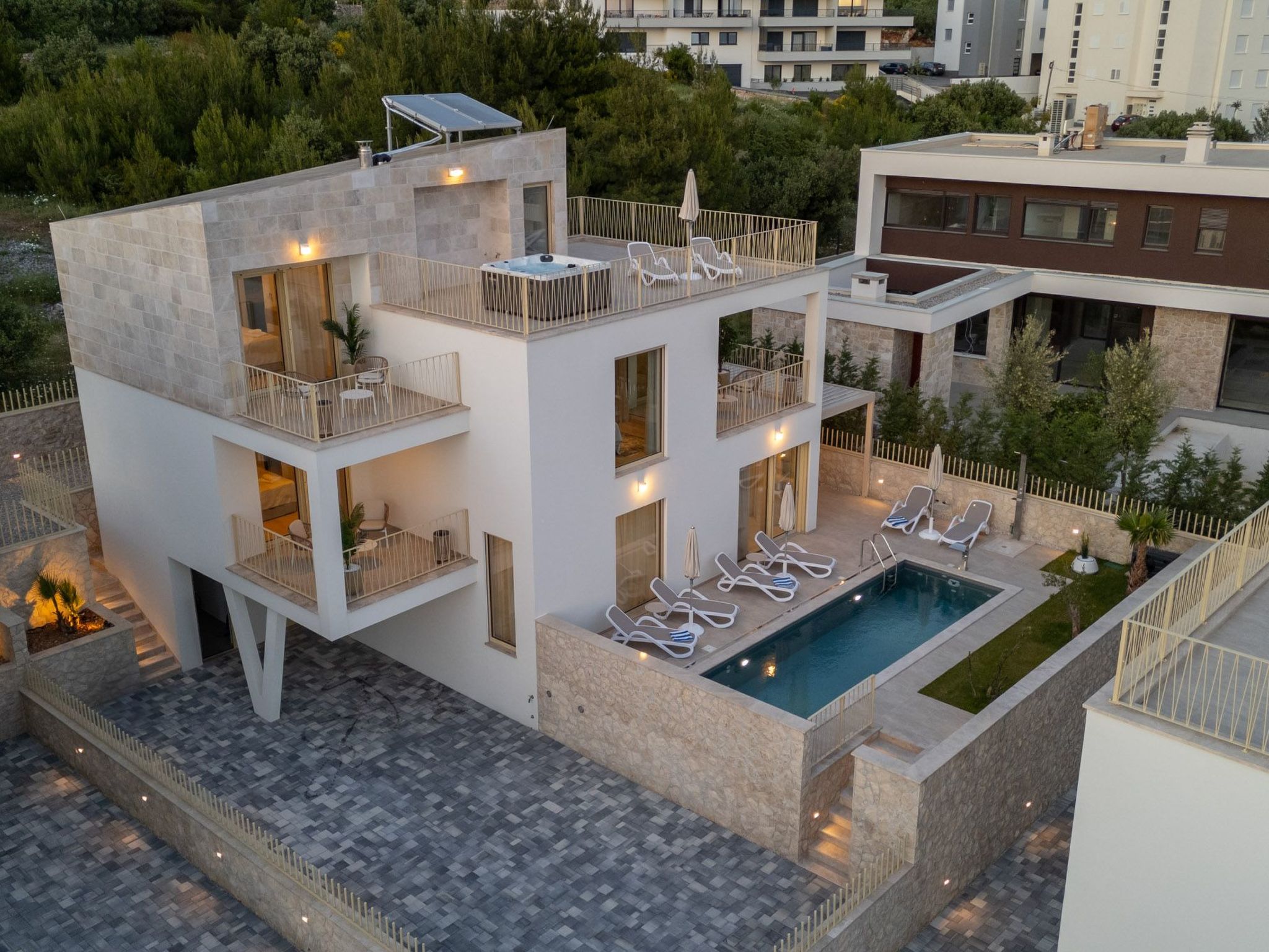 Neue Villa Adore-Binnen