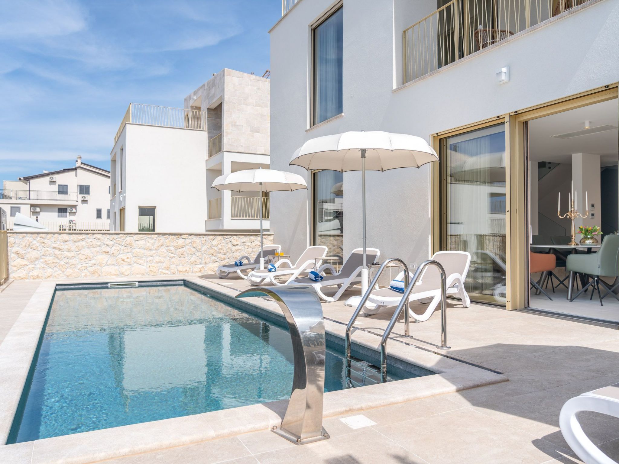 Neue Villa Adore-Binnen