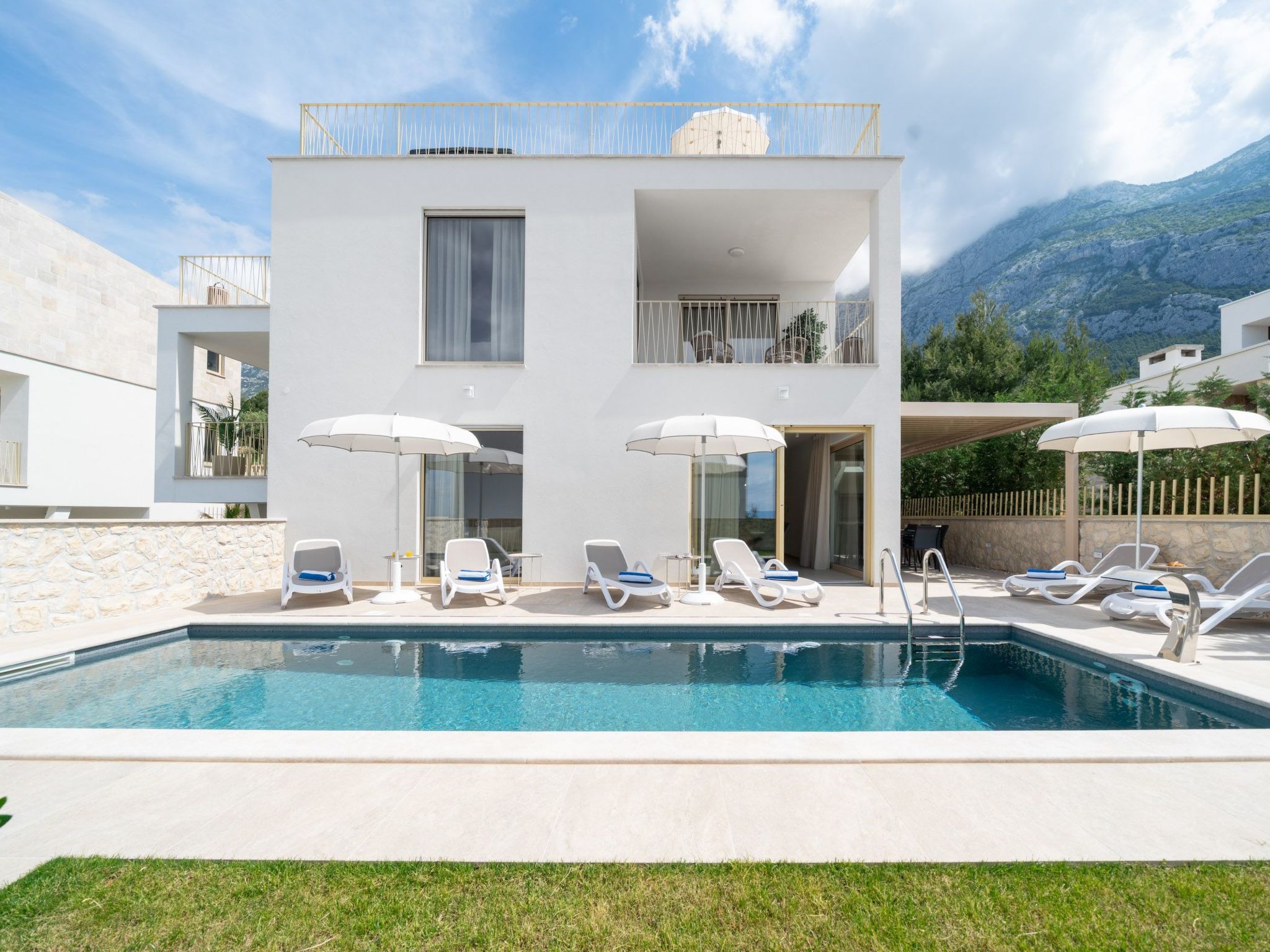 Neue Villa Adore-Binnen