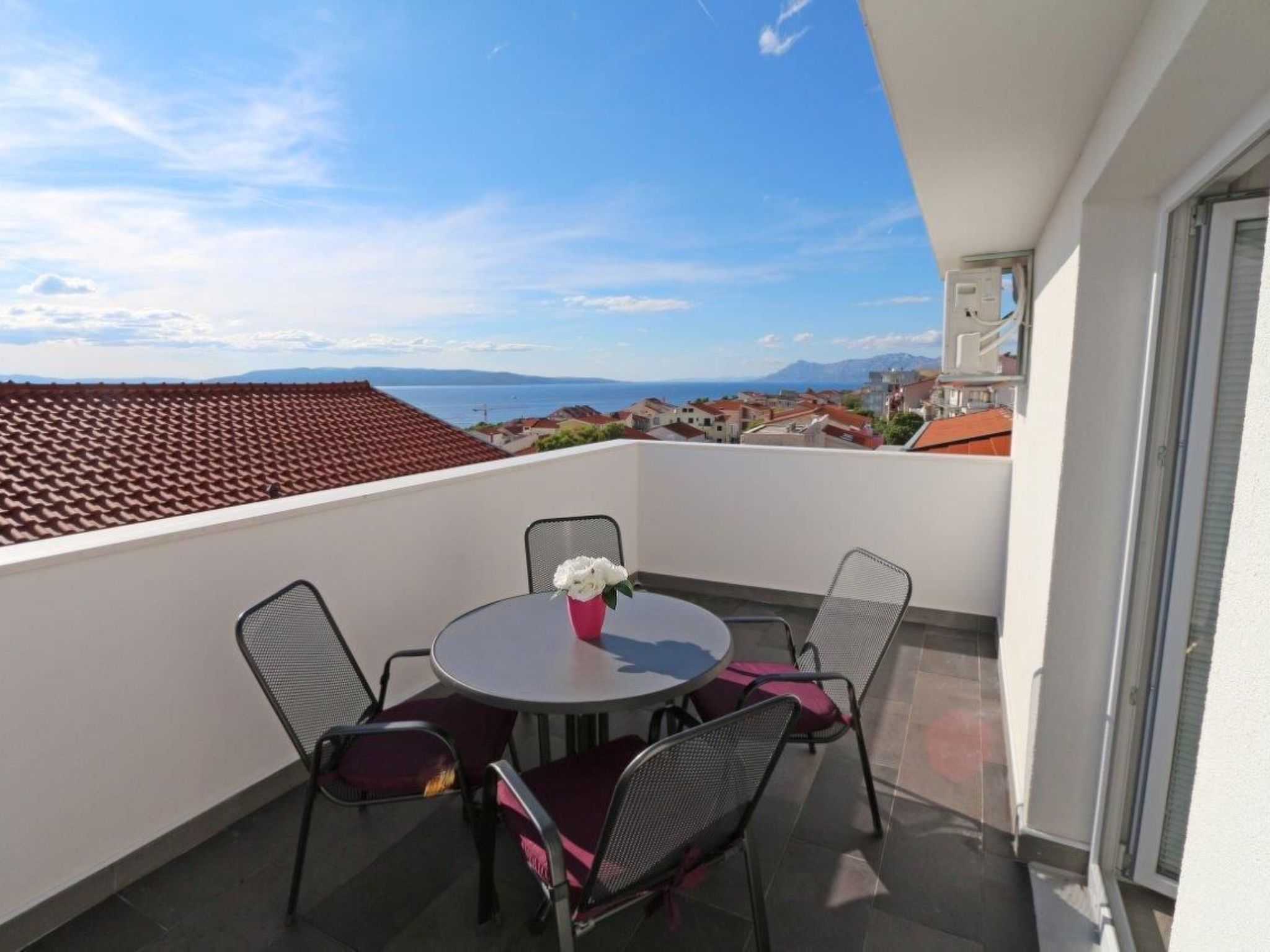 Brandneue Wohnung mit Meerblick