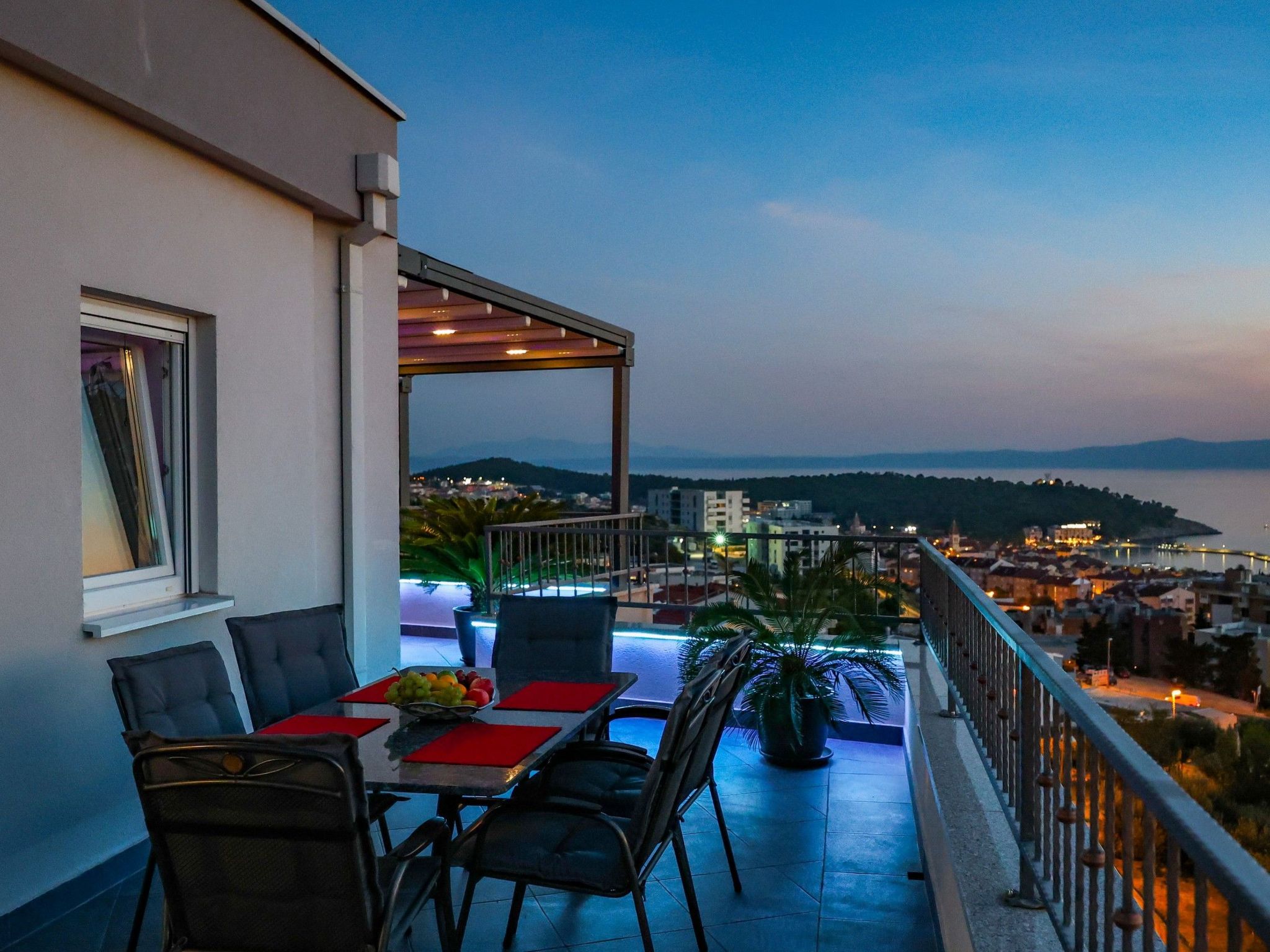 Penthousewohnung mit Whirlpool und Meerblick-Buiten