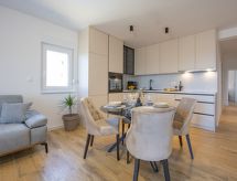 Apartman Ruzmarin: Ruim appartement met bergzicht nabij Makarska - thumbnail 1