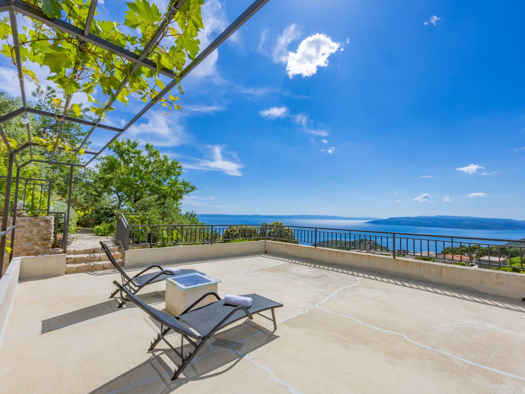 Vakantiehuis met omheinde tuin in Makarska (Kroatië) 1 hond is welkom