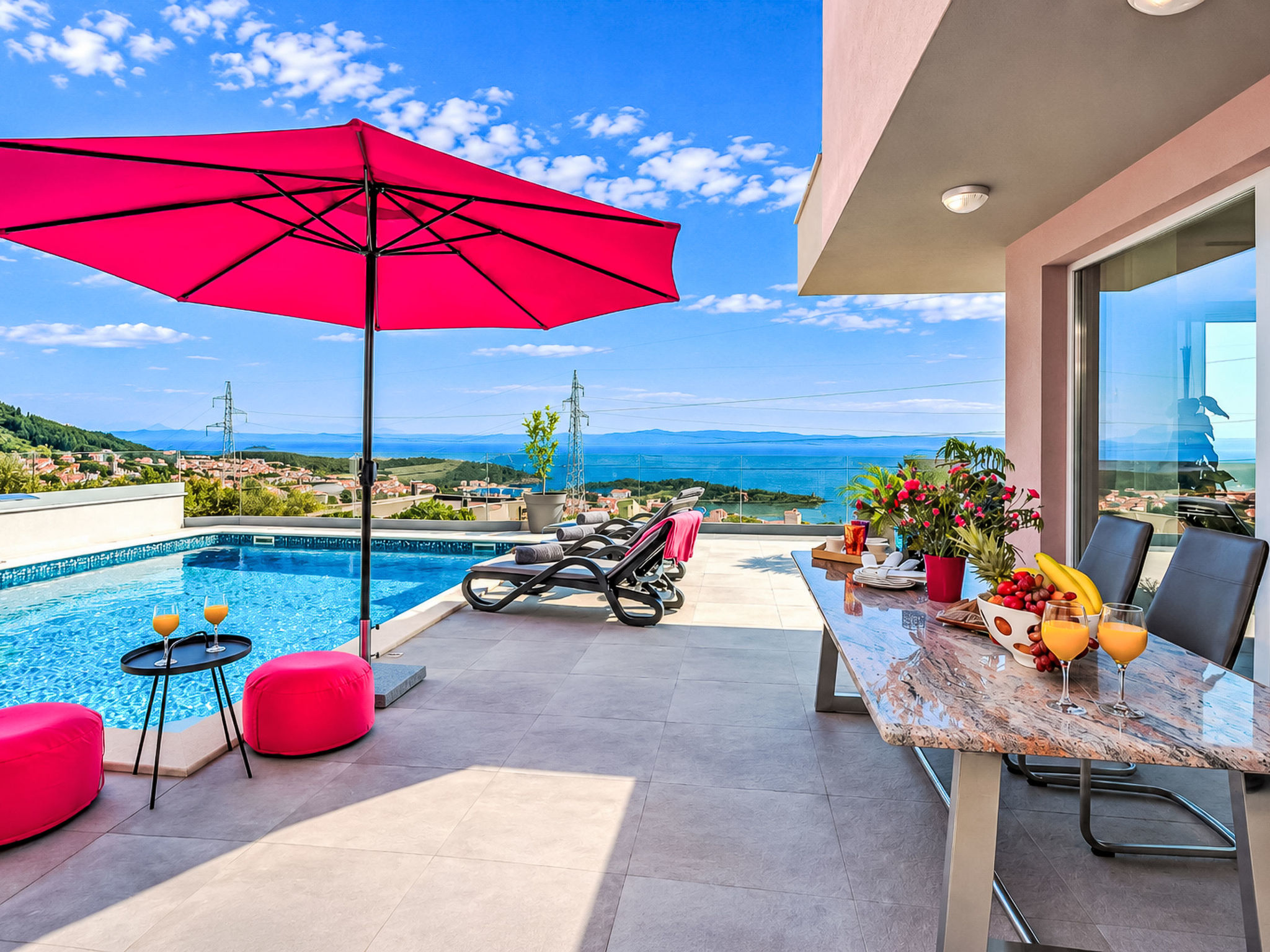 Villa mit beheiztem Pool und fünf Schlafzimmer