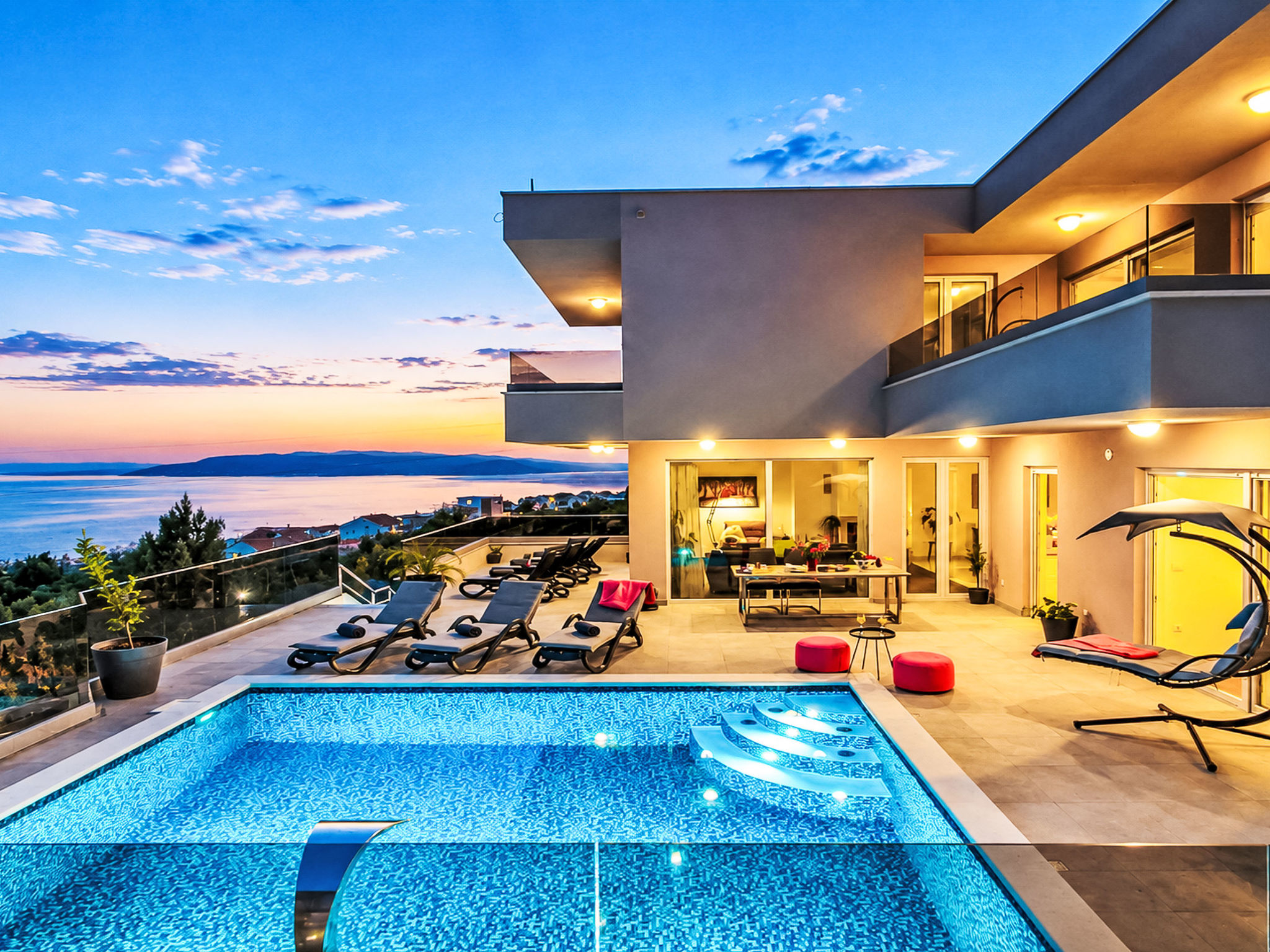 Villa mit beheiztem Pool und fünf Schlafzimmer