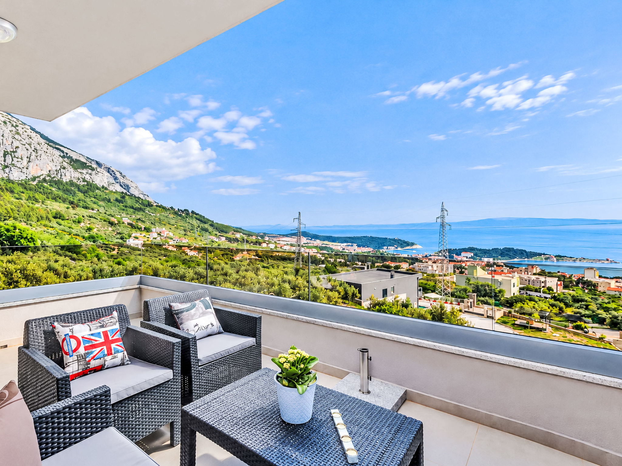 Villa mit beheiztem Pool und fünf Schlafzimmer - Buiten
