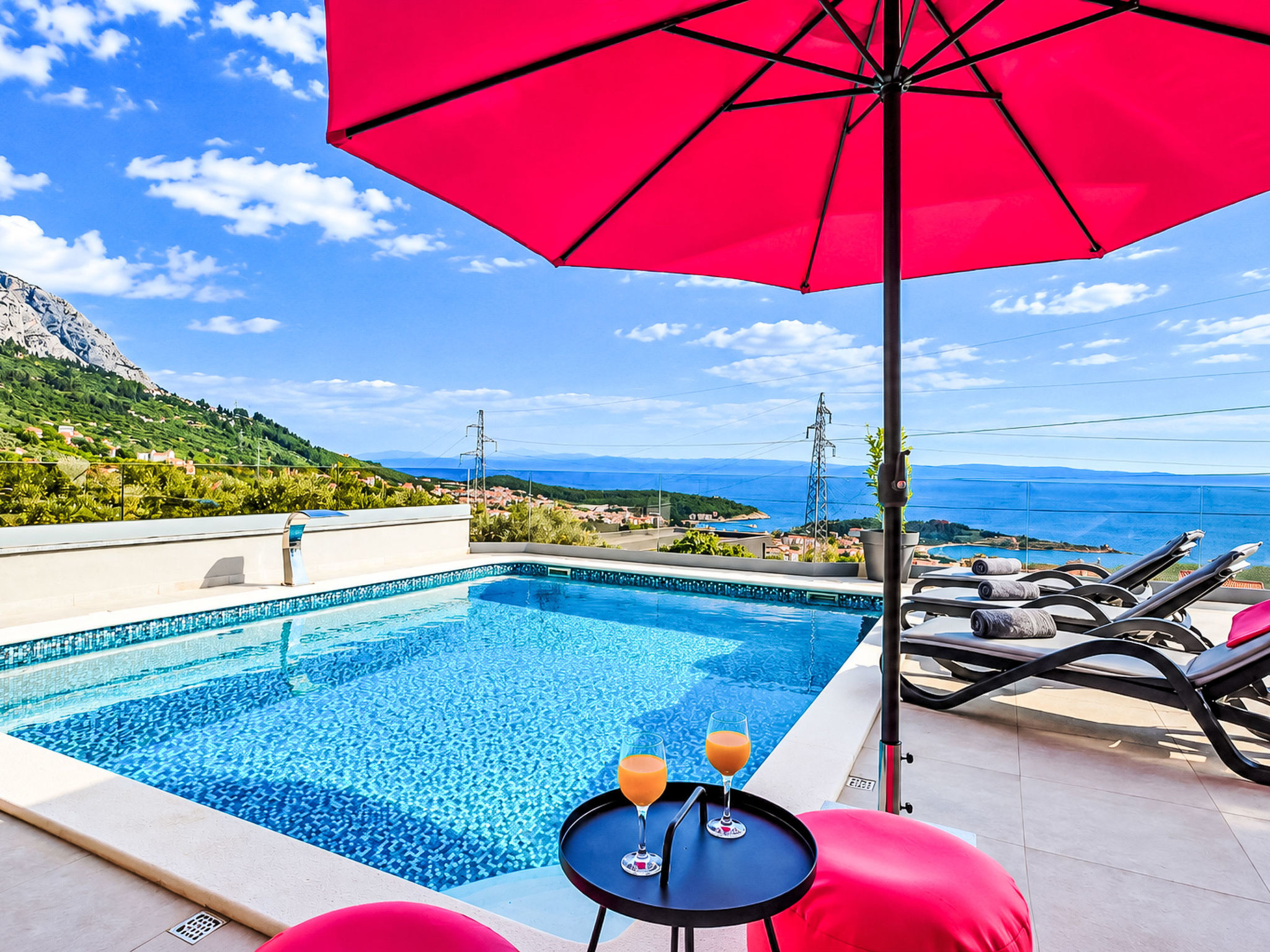 Villa mit beheiztem Pool und fünf Schlafzimmer