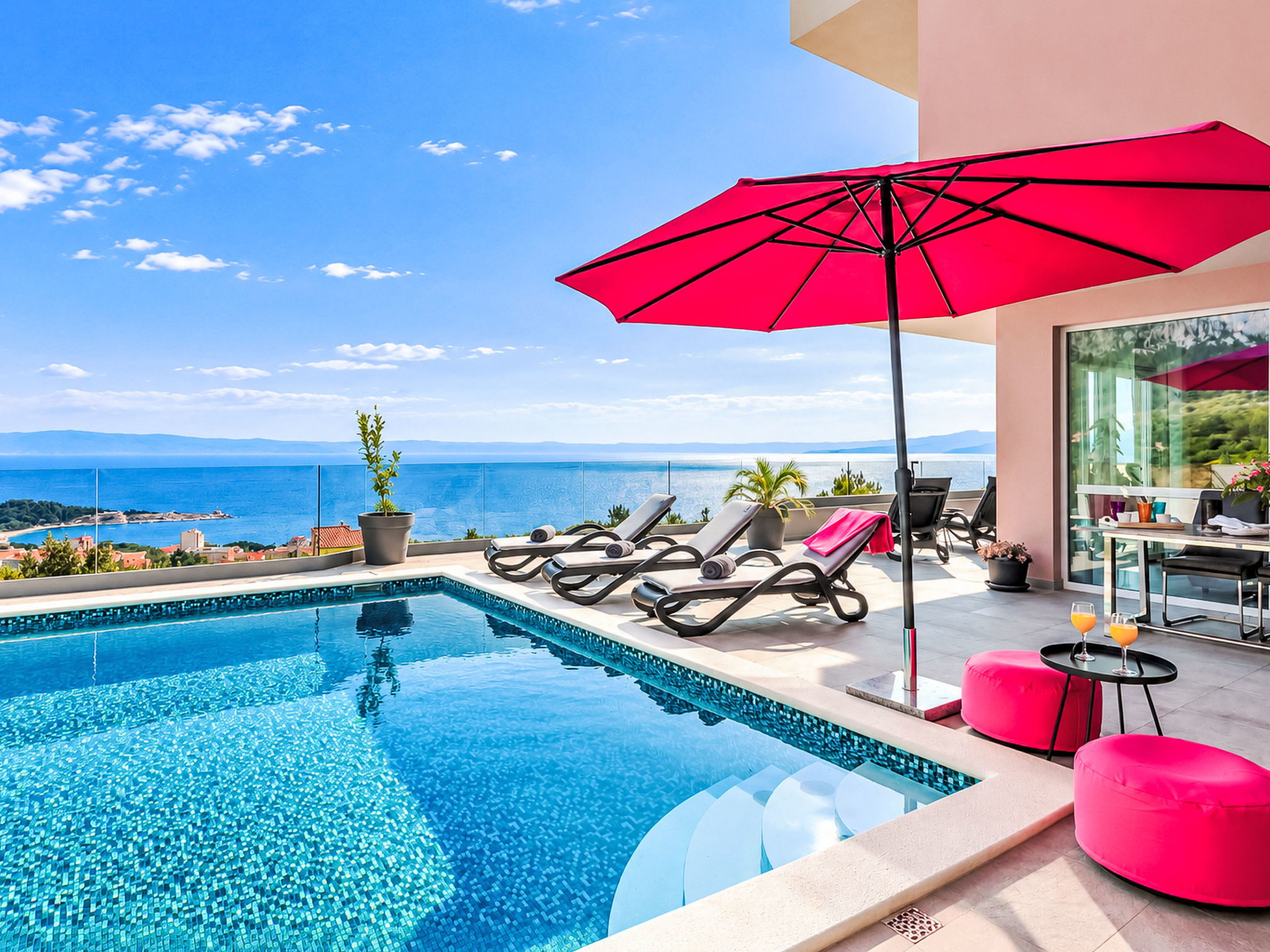 Villa mit beheiztem Pool und fünf Schlafzimmer - Buiten