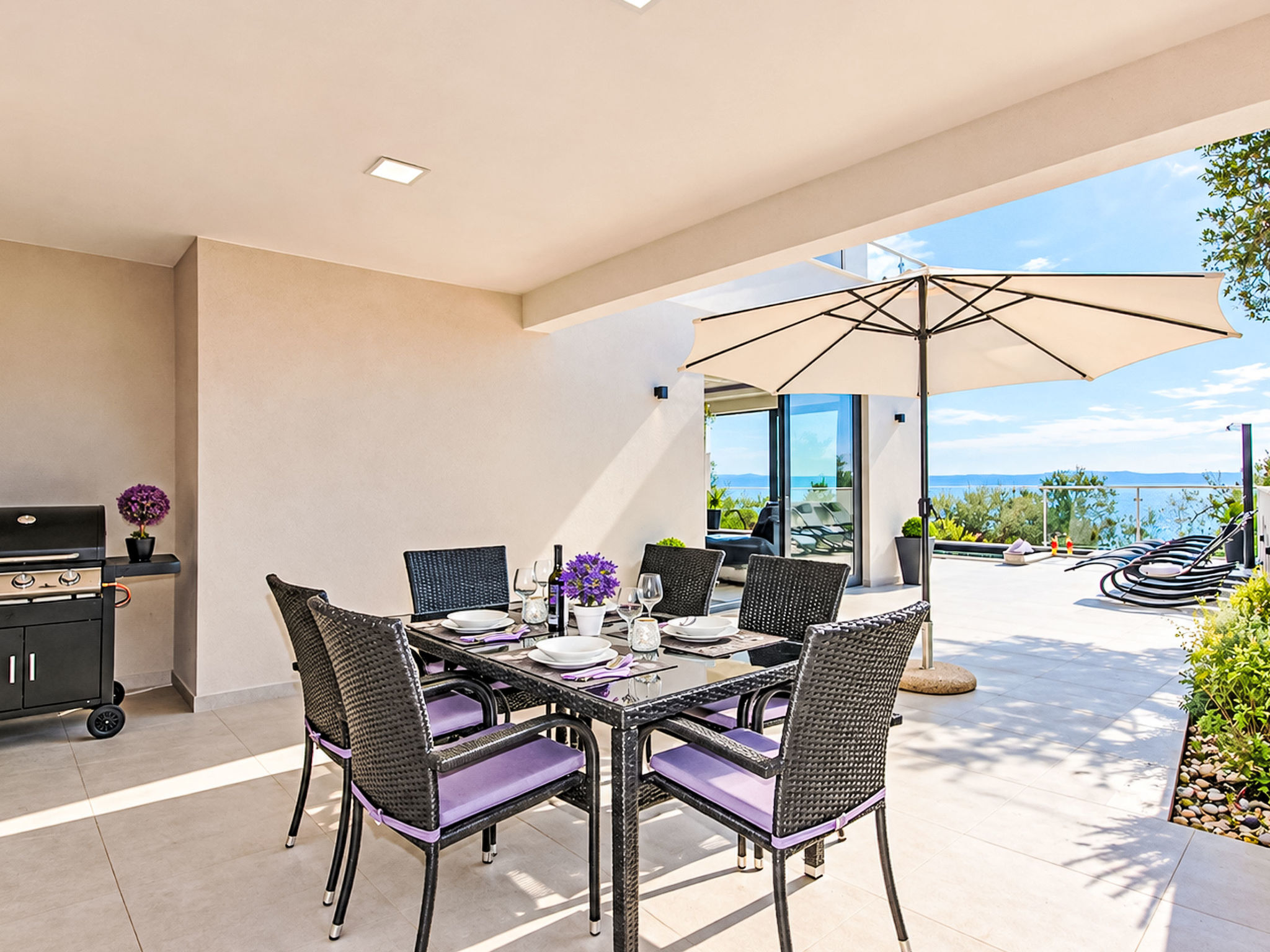 In Makarska mit Schöner Terrasse - Draußen