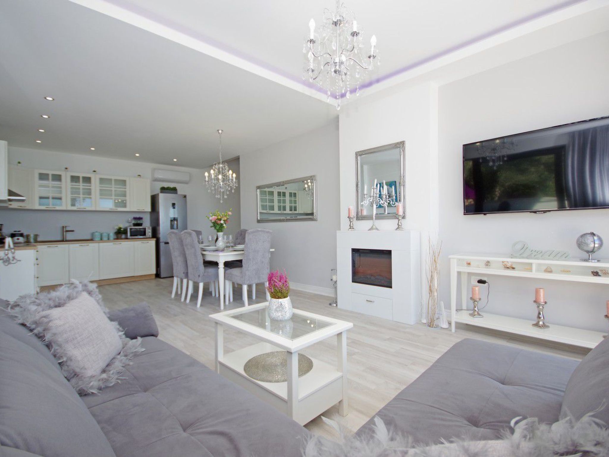 In Makarska mit Schöner Terrasse-Inside