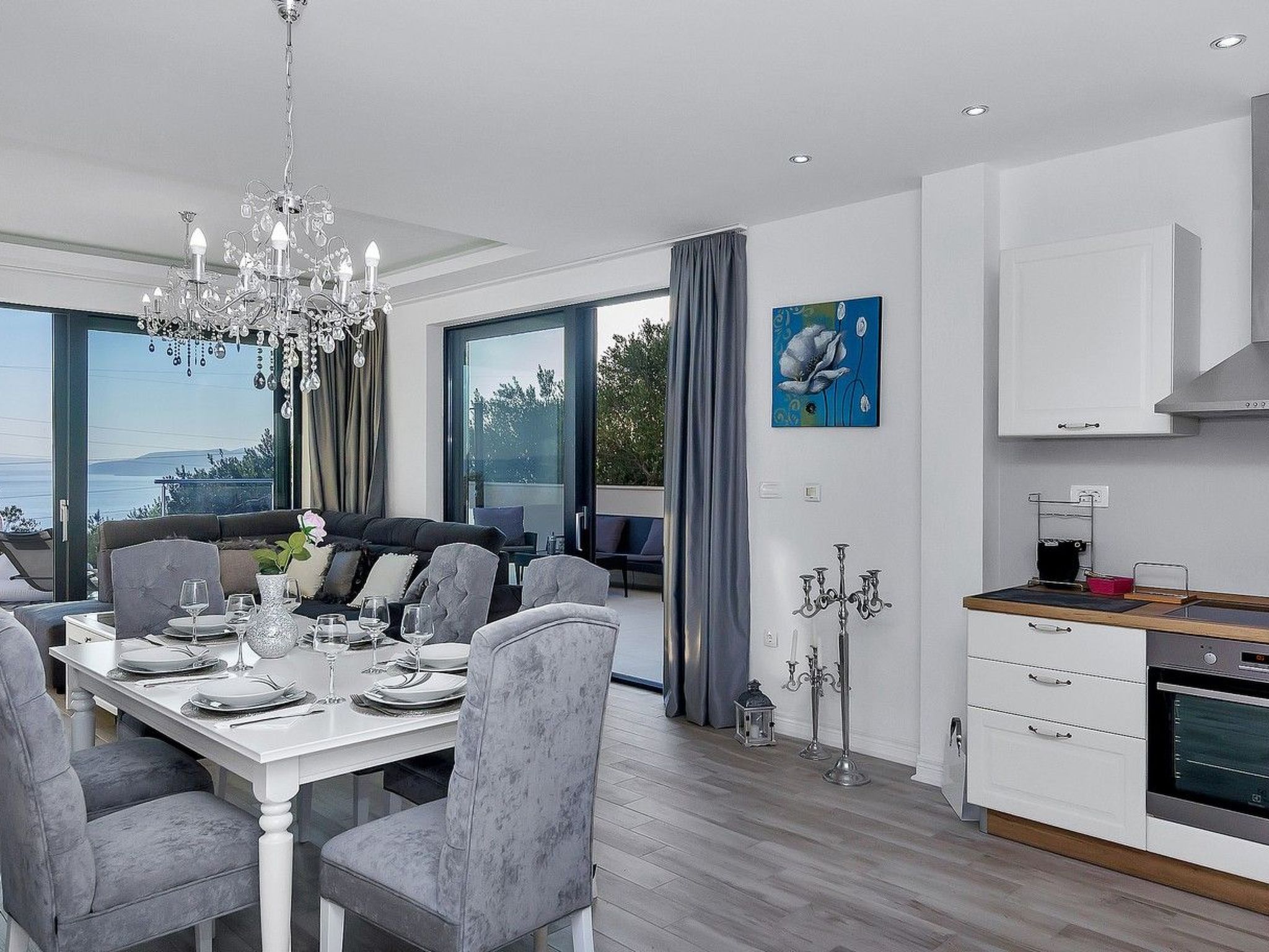 In Makarska mit Schöner Terrasse-Inside