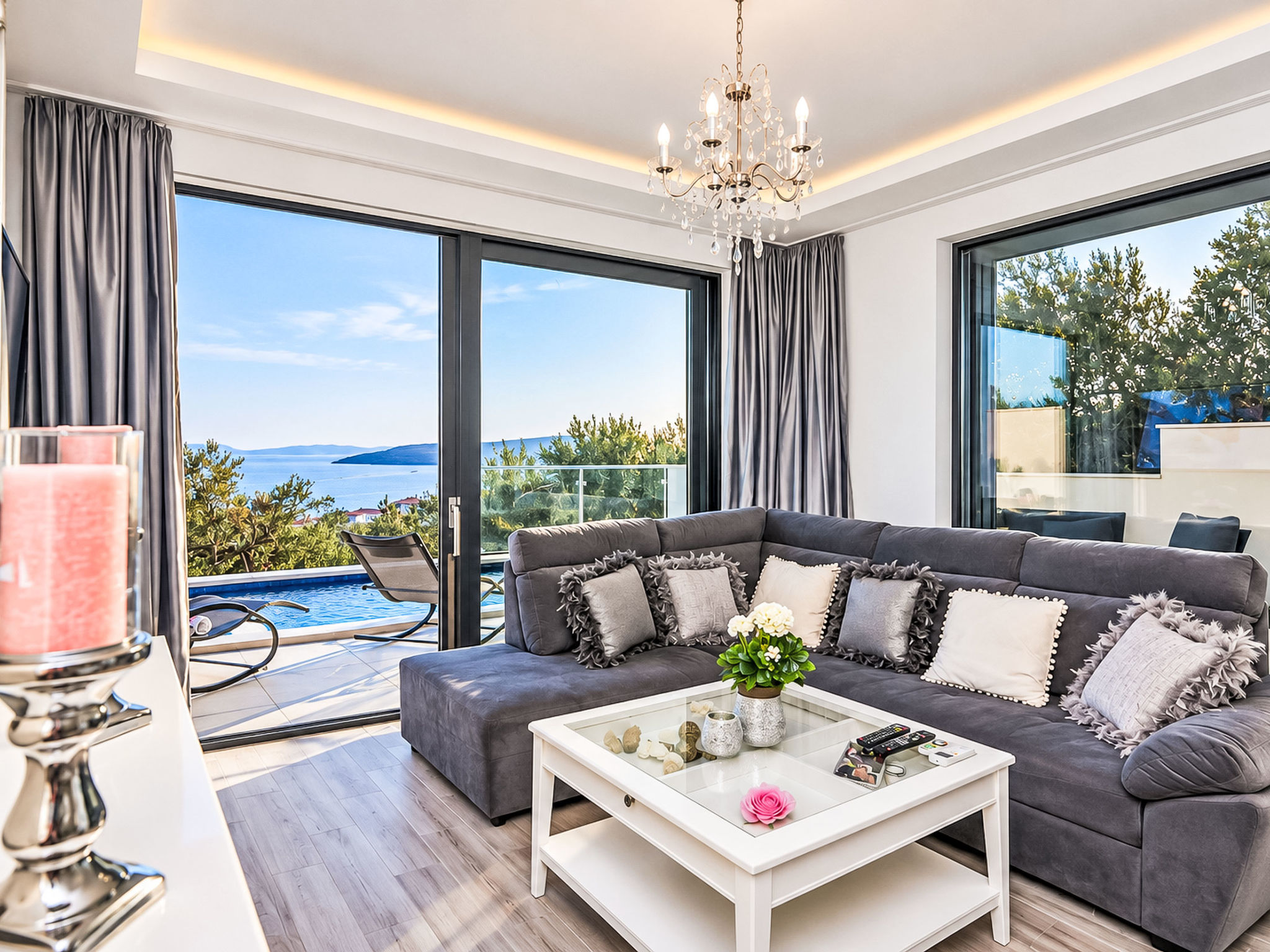 In Makarska mit Schöner Terrasse - Draußen