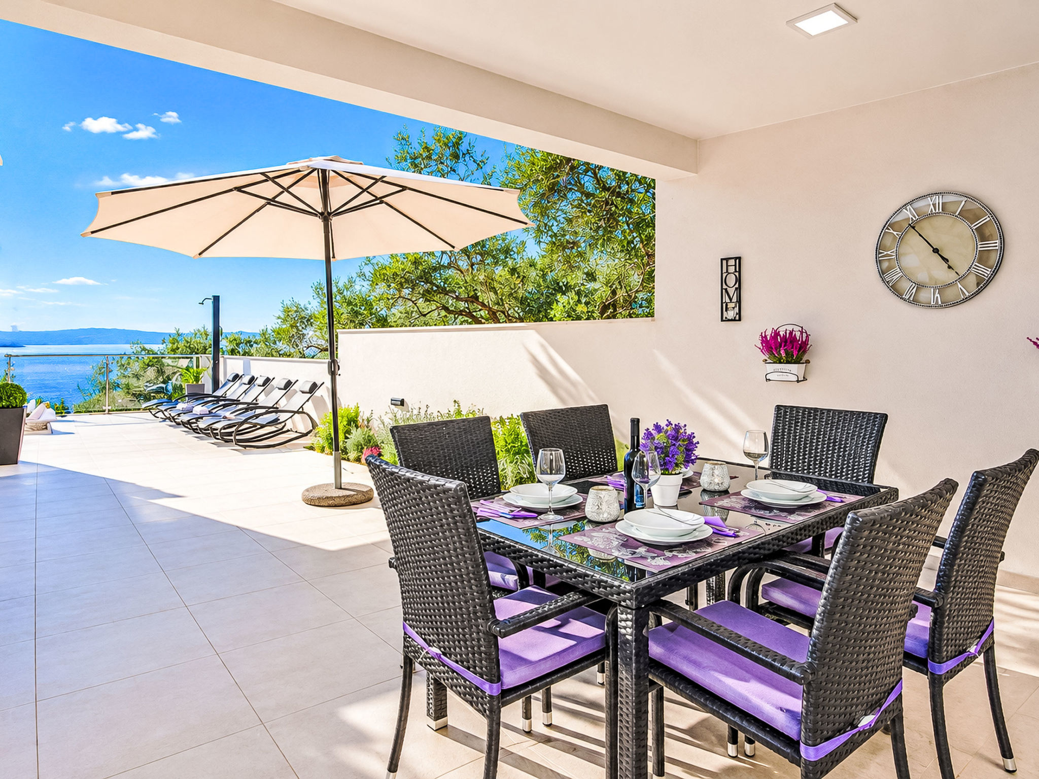 In Makarska mit Schöner Terrasse - Draußen