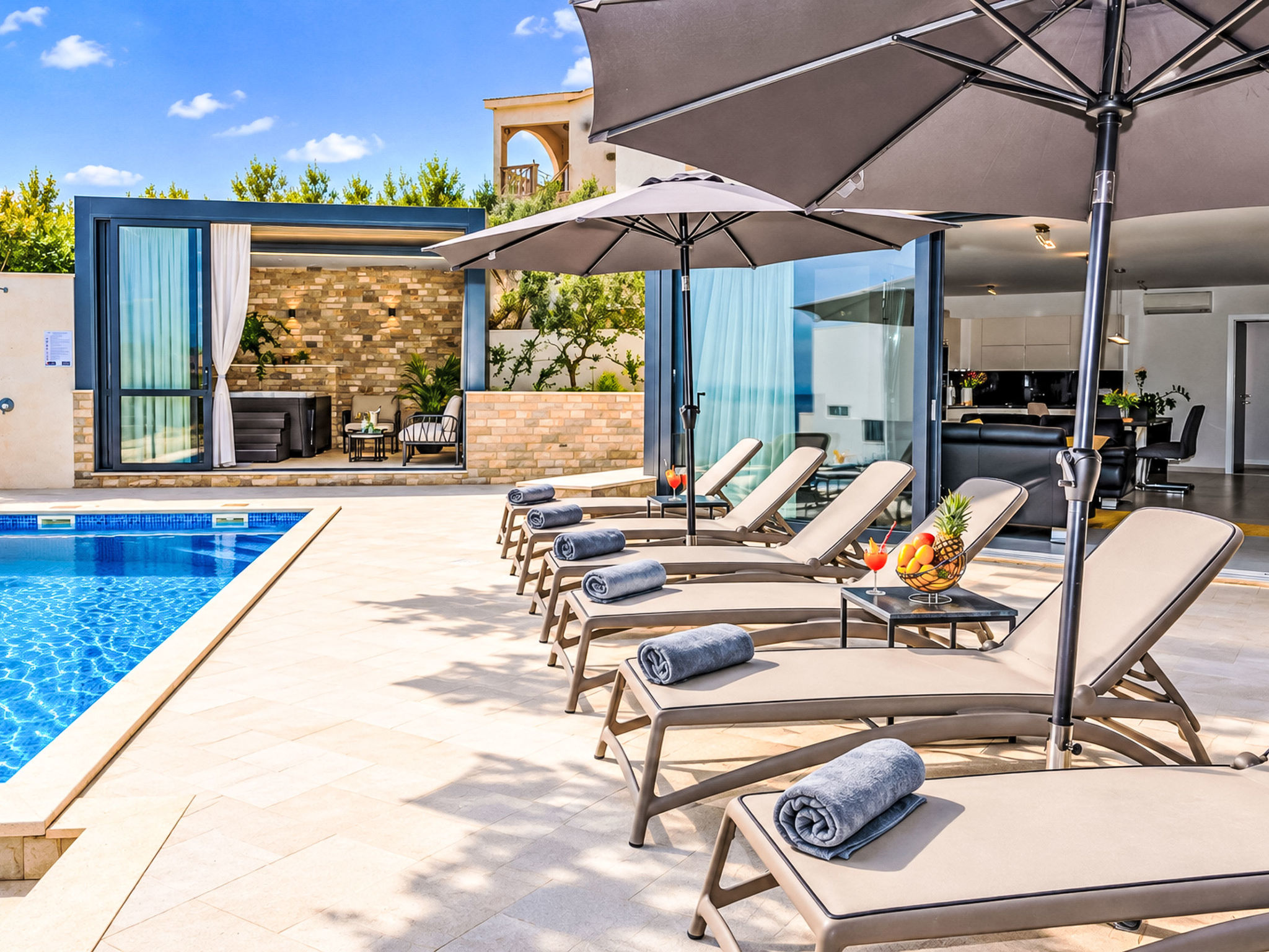 Villa Oscar mit Pool