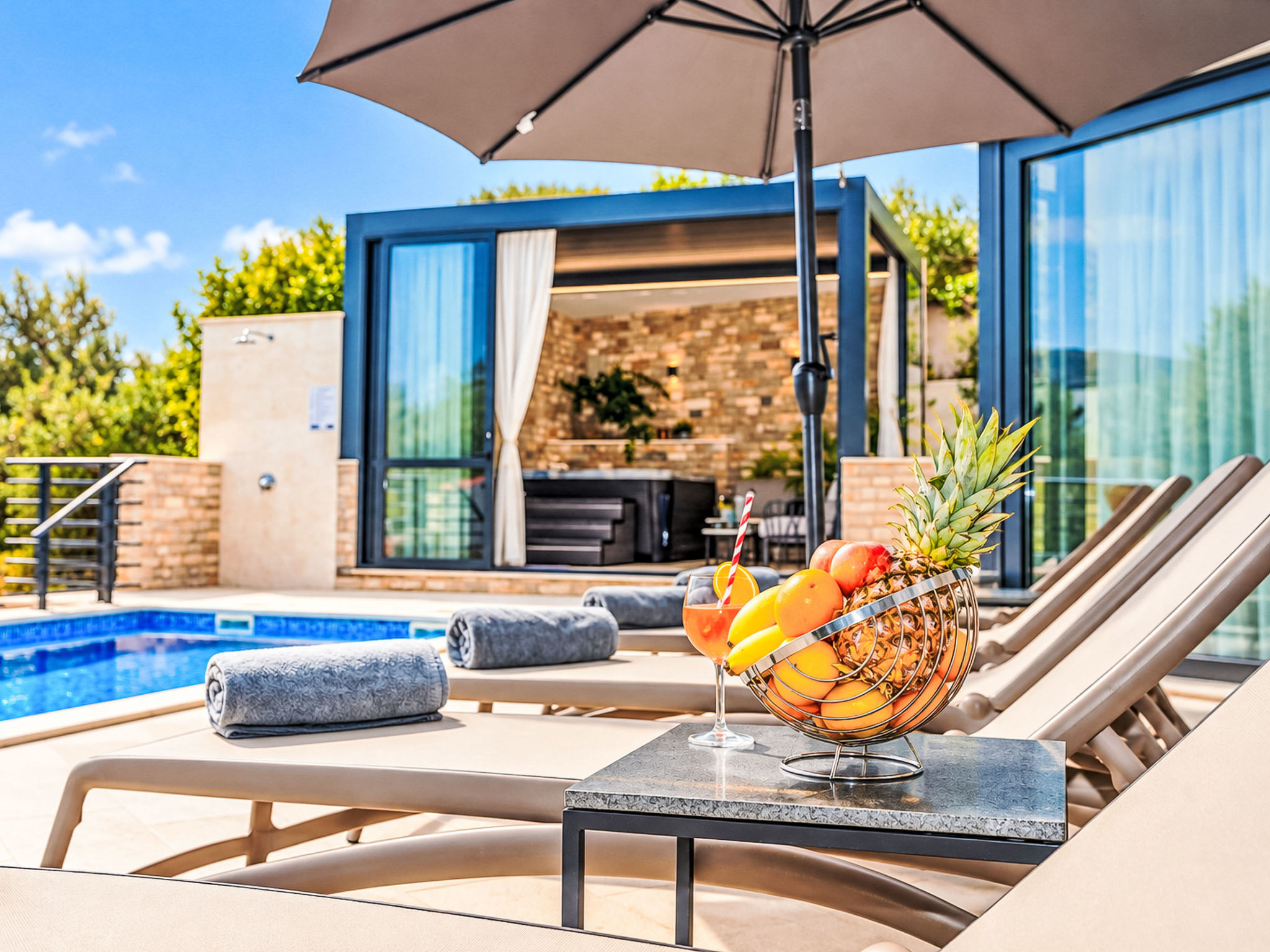 Villa Oscar mit Pool