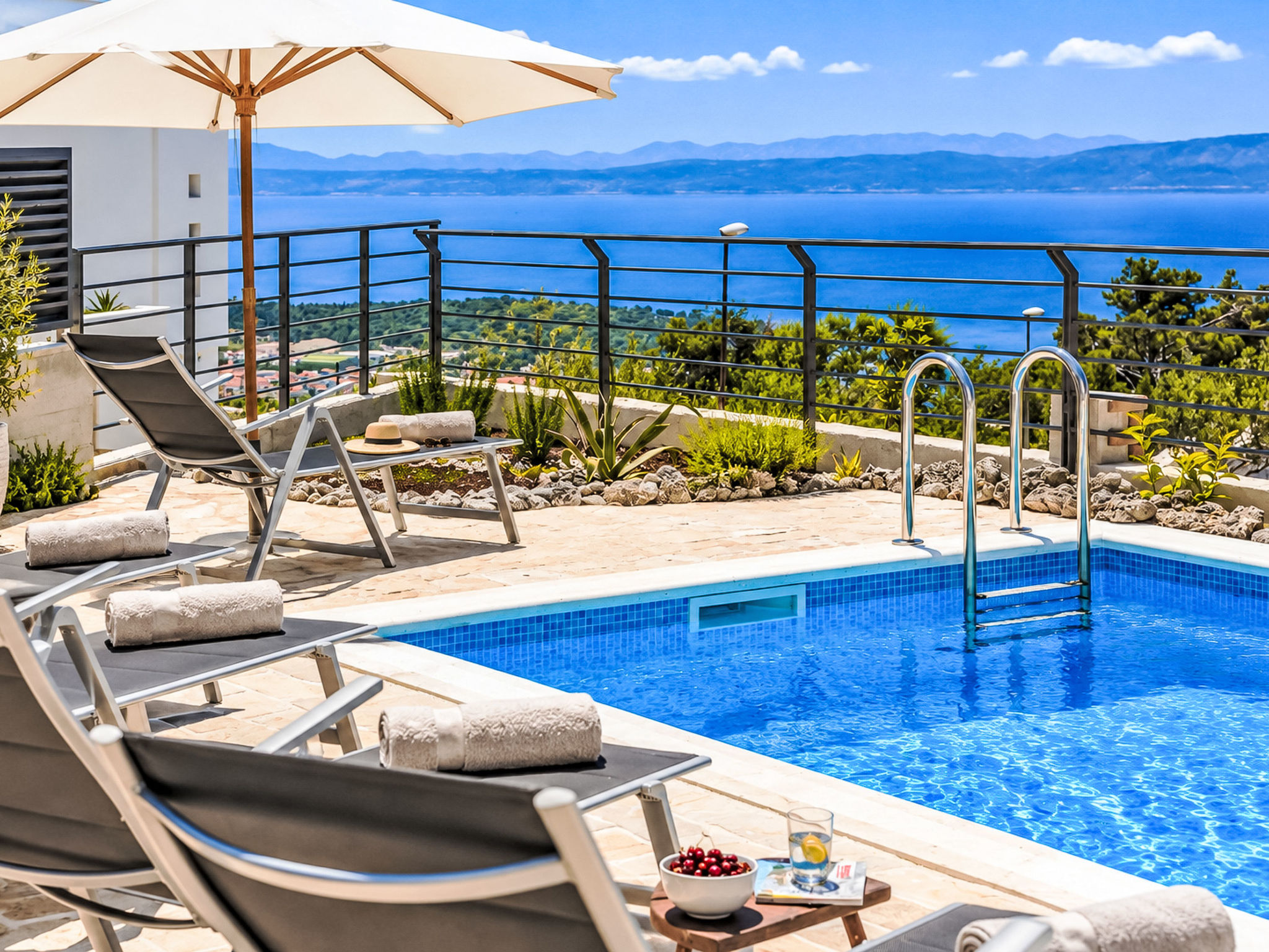 Moderne Villa Smart mit Pool und Meerblick