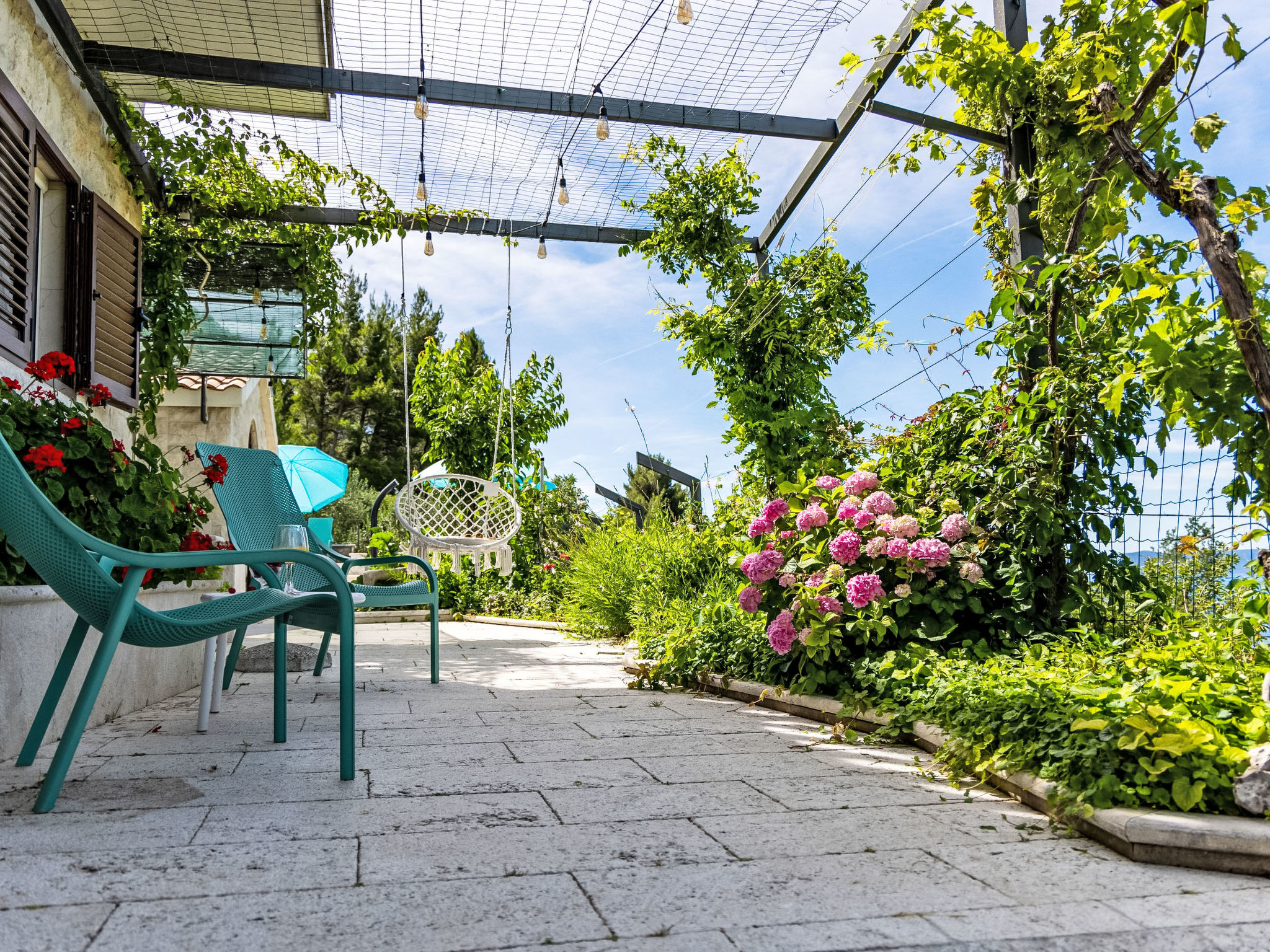 Villa Kety mit Pool - Buiten