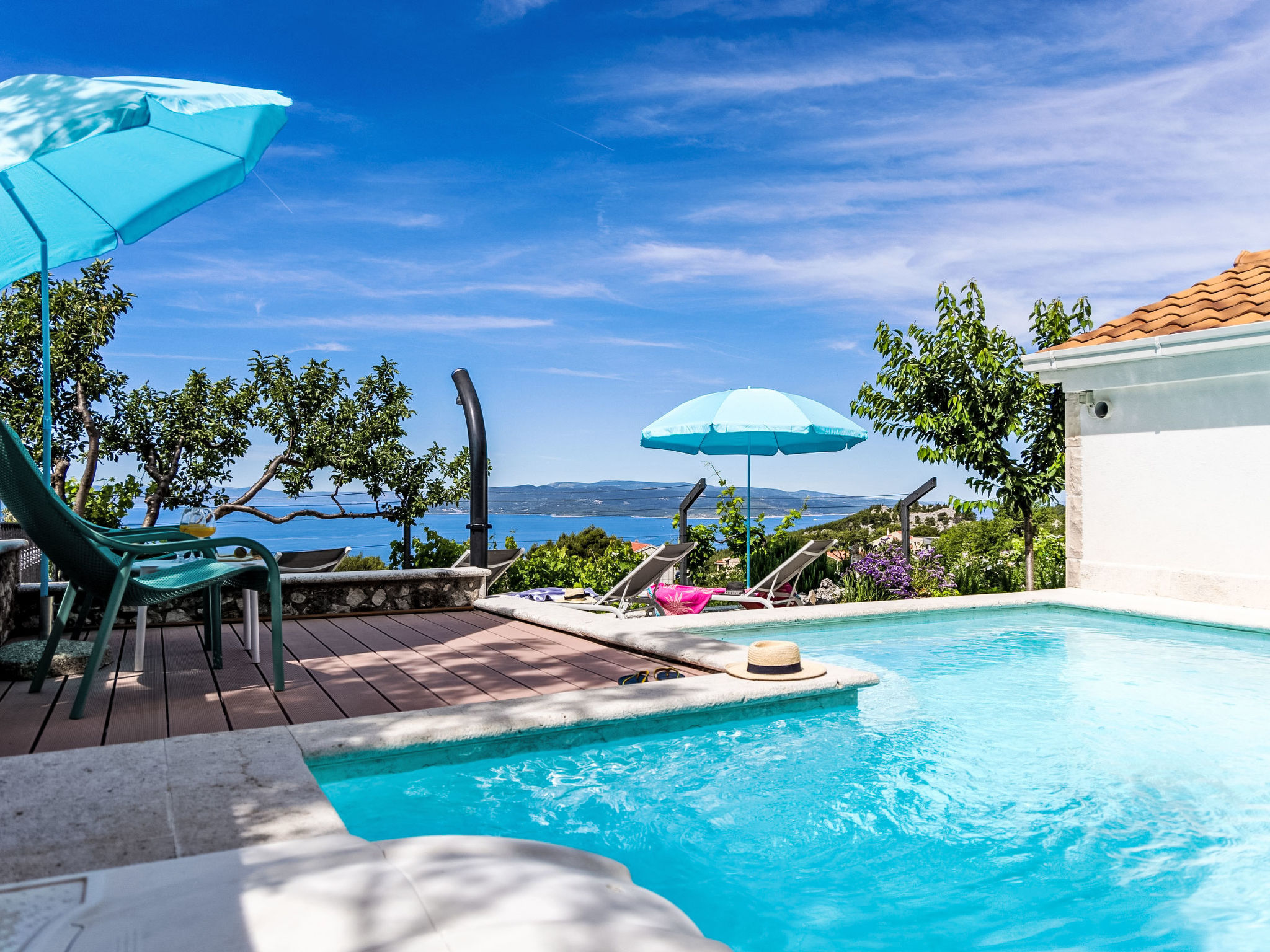 Villa Kety mit Pool - Buiten