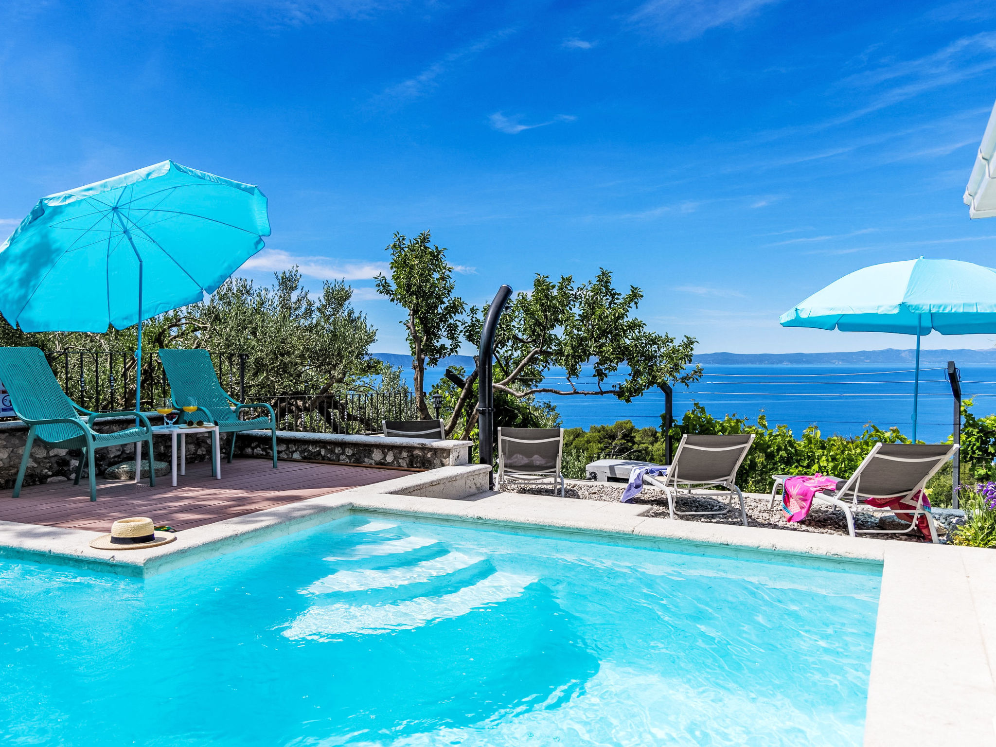 Villa Kety mit Pool - Buiten