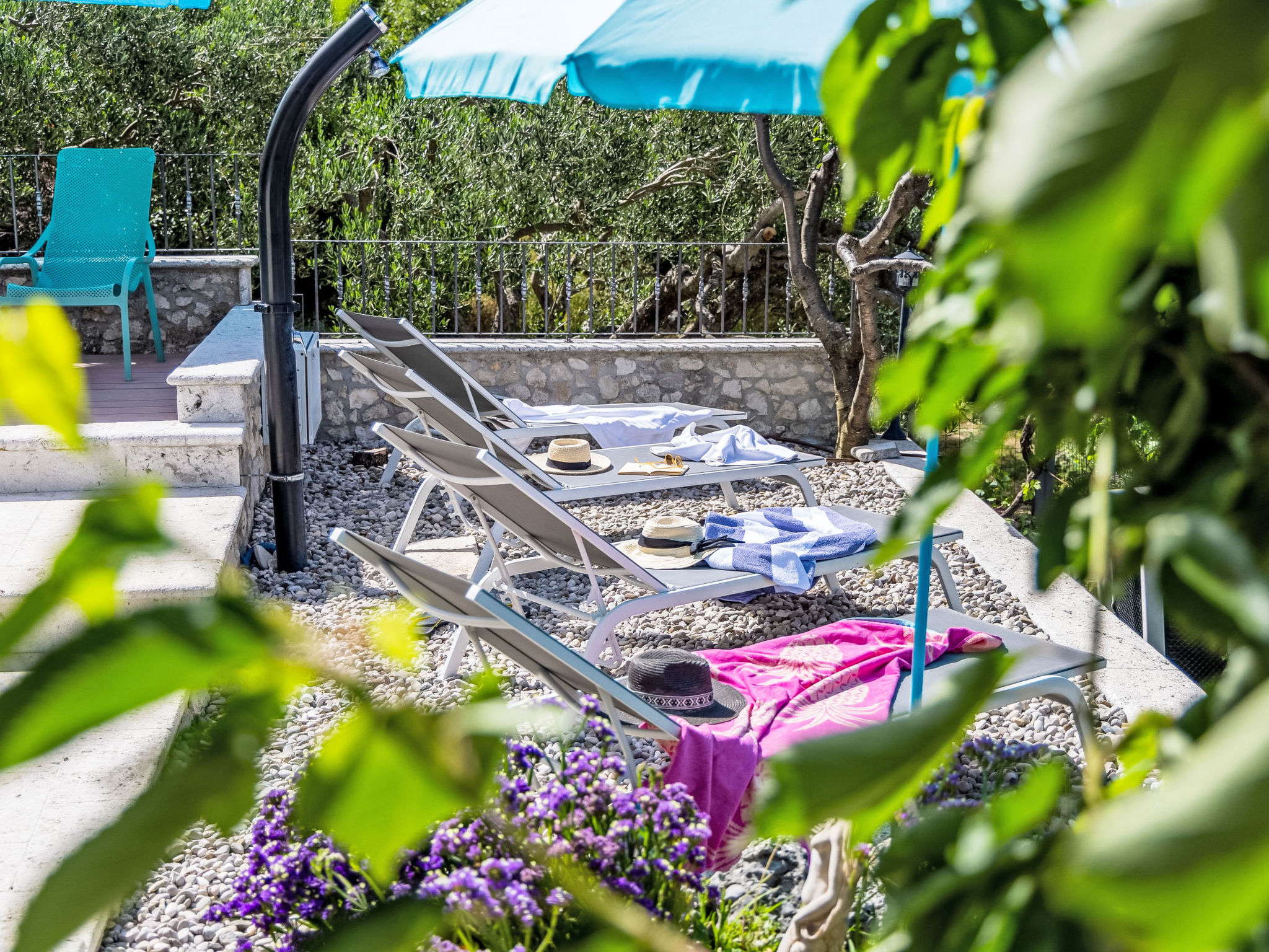 Villa Kety mit Pool - Buiten