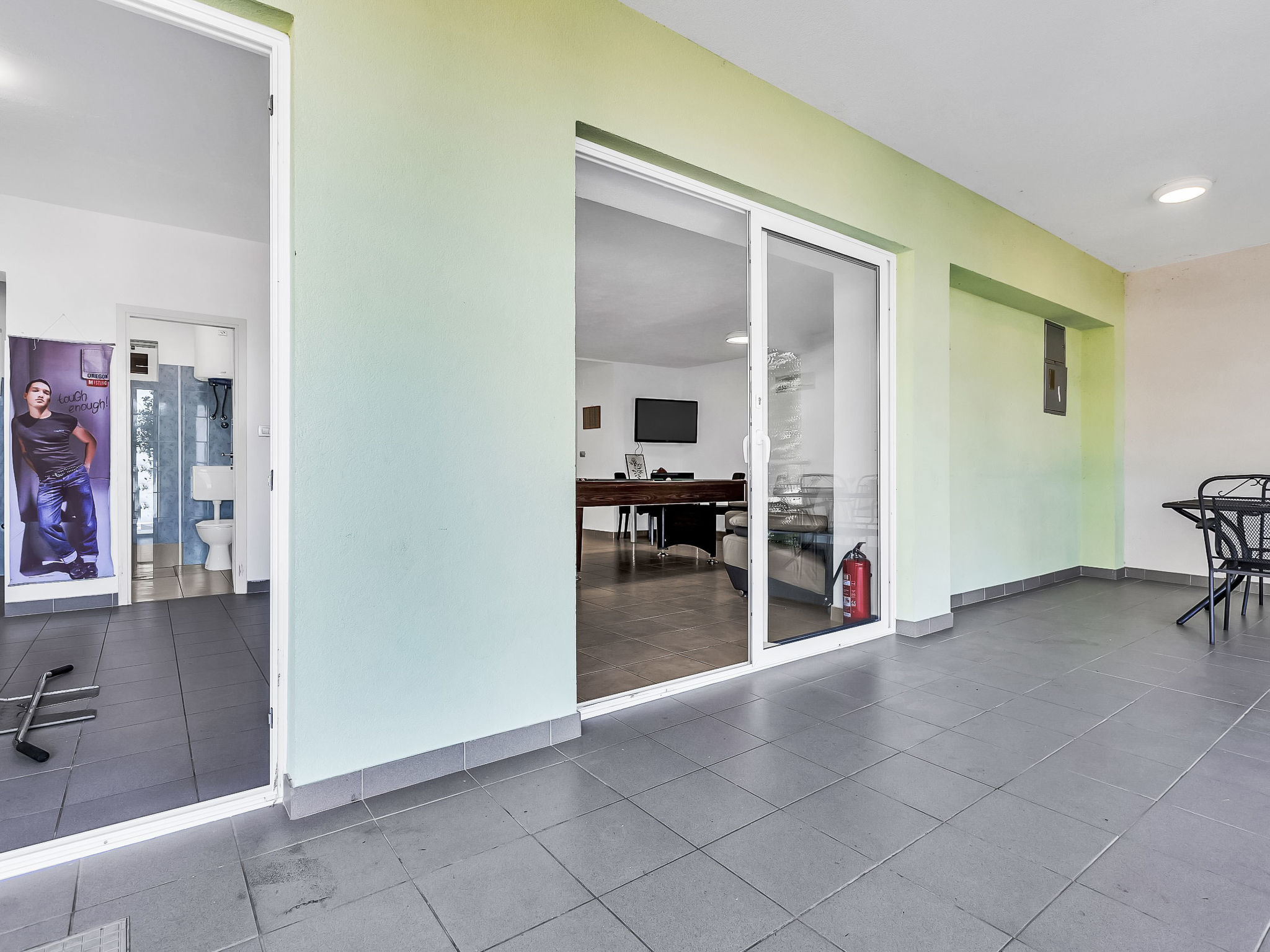 Ozzi mit privatem Pool - Binnen