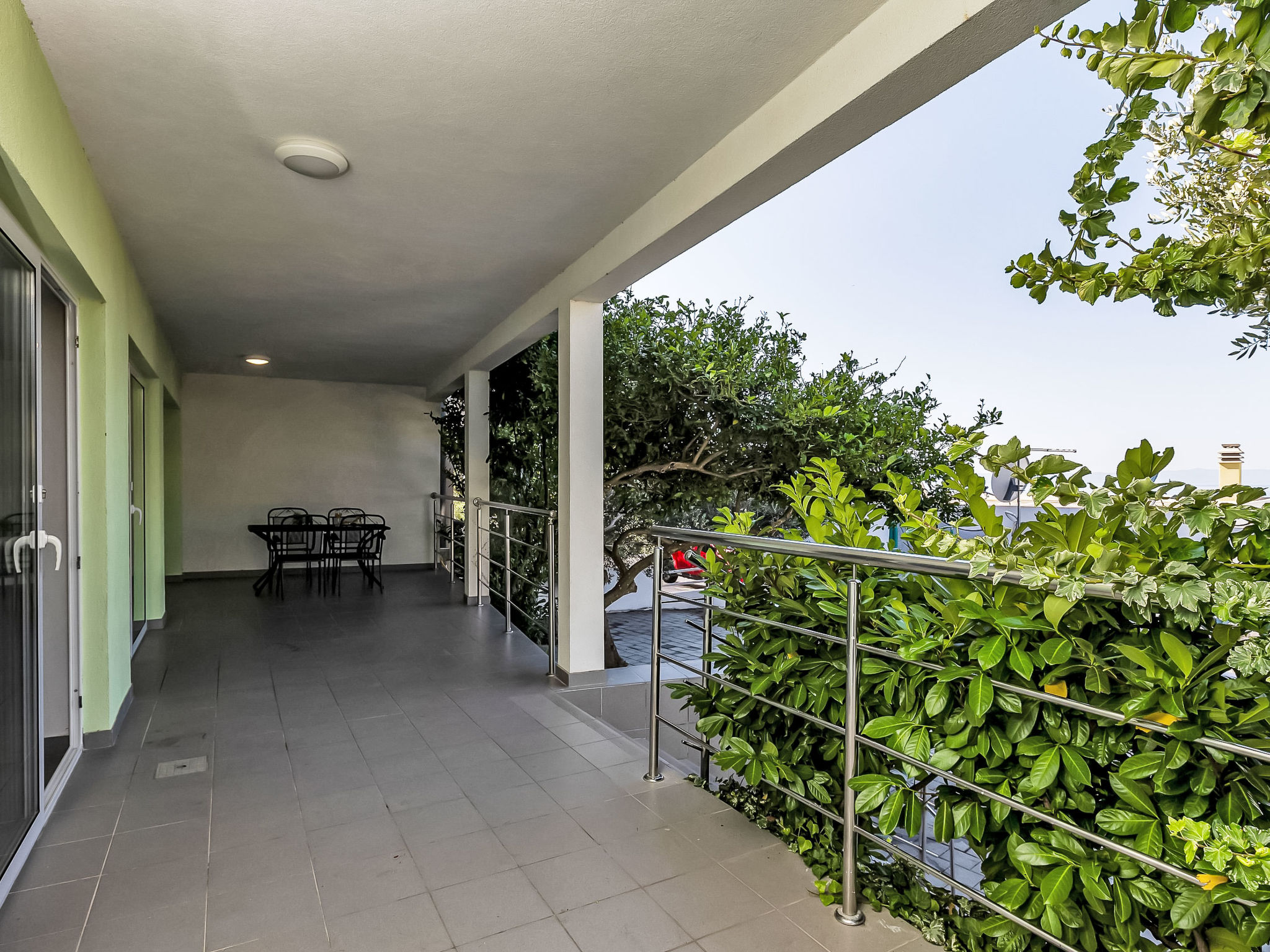Ozzi mit privatem Pool - Buiten