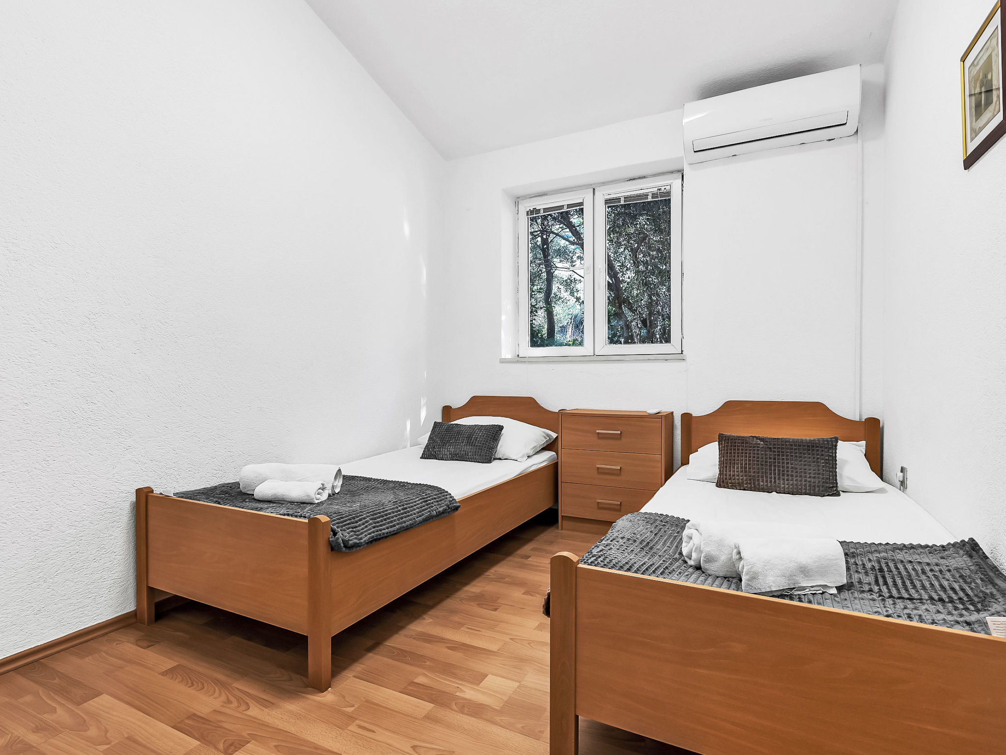 Ozzi mit privatem Pool - Binnen
