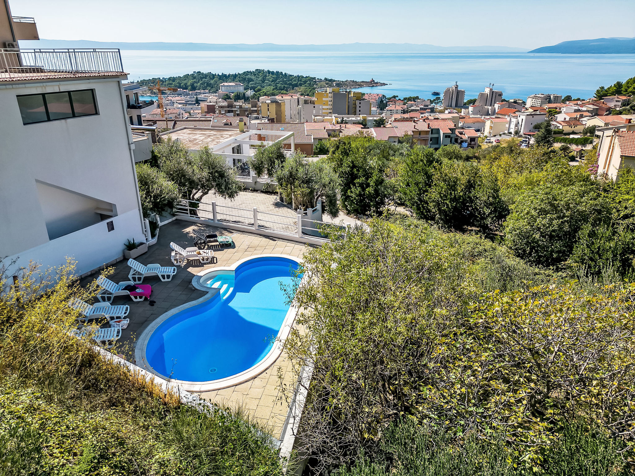 Ozzi mit privatem Pool