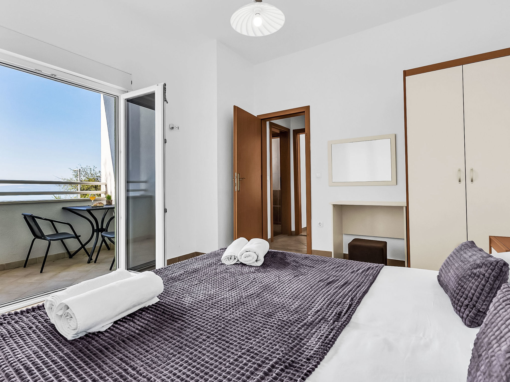 Ozzi mit privatem Pool - Binnen