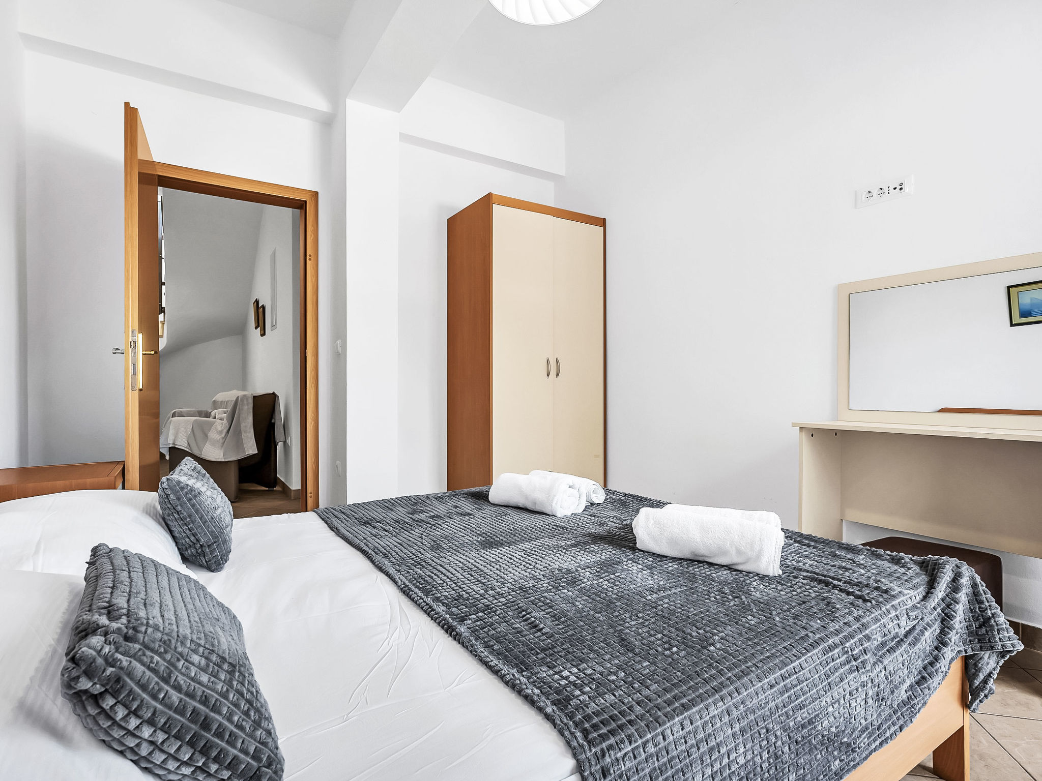 Ozzi mit privatem Pool - Binnen