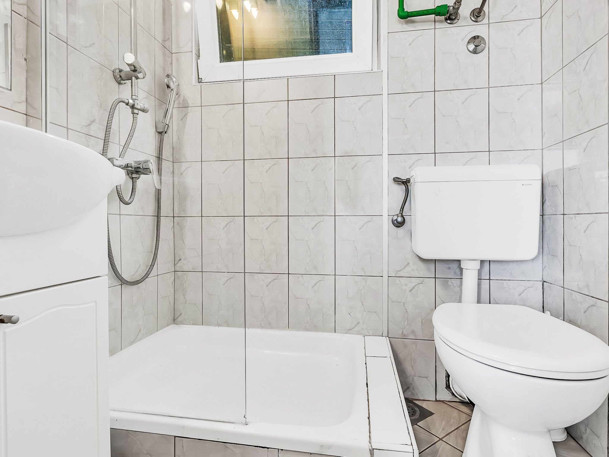 Ozzi mit privatem Pool - Binnen