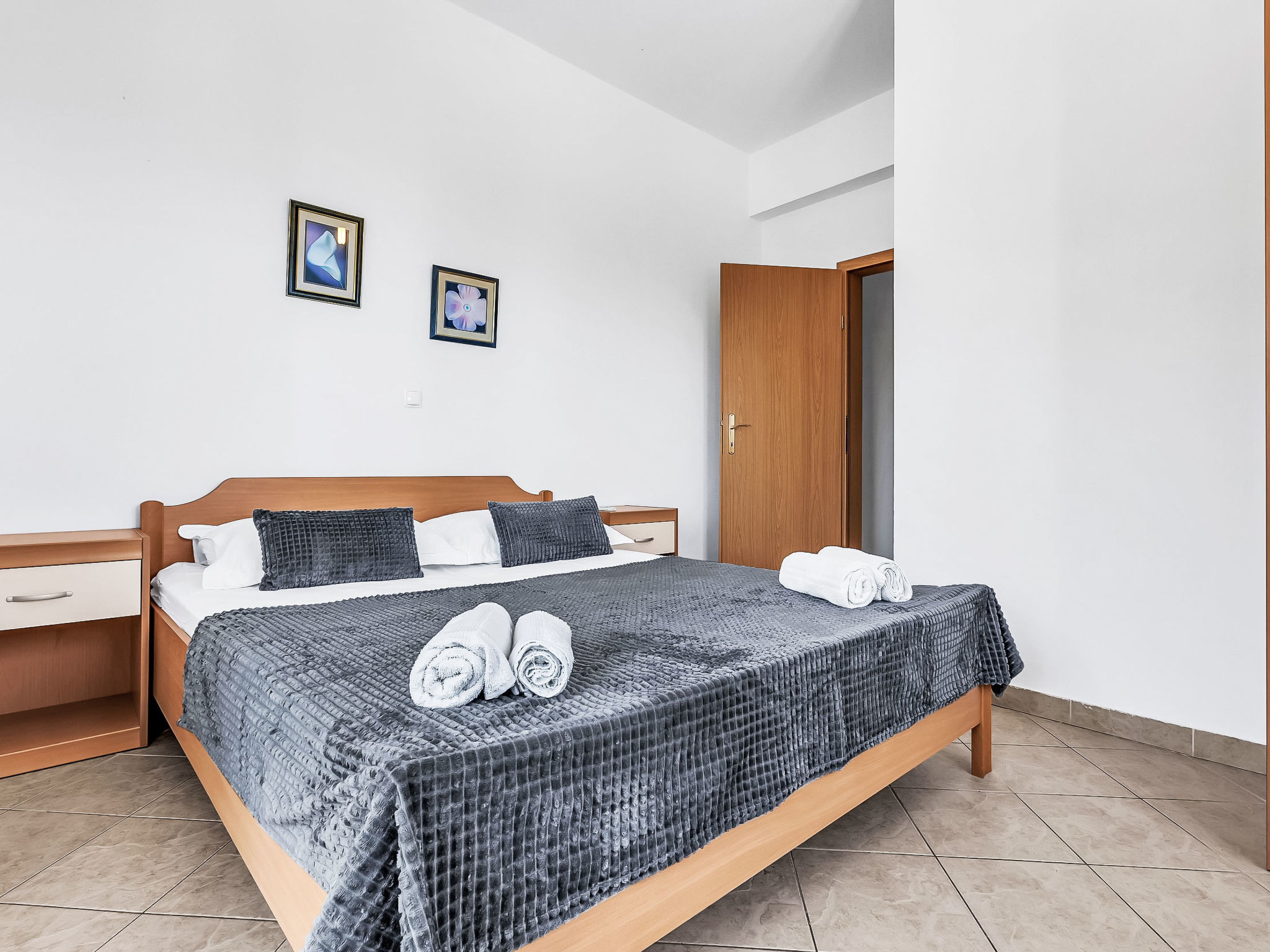 Ozzi mit privatem Pool - Binnen