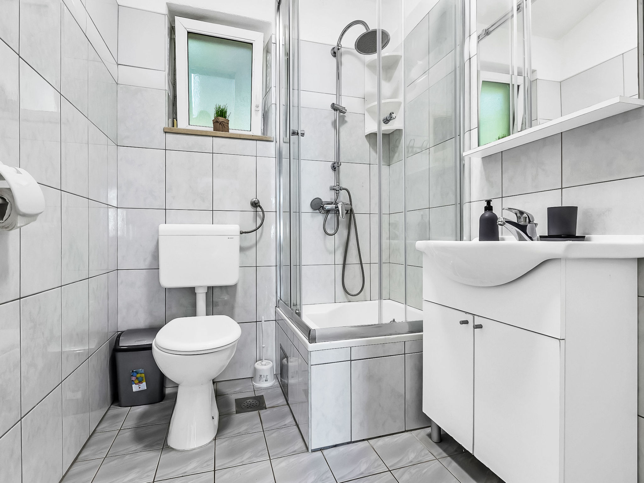 Ozzi mit privatem Pool - Binnen