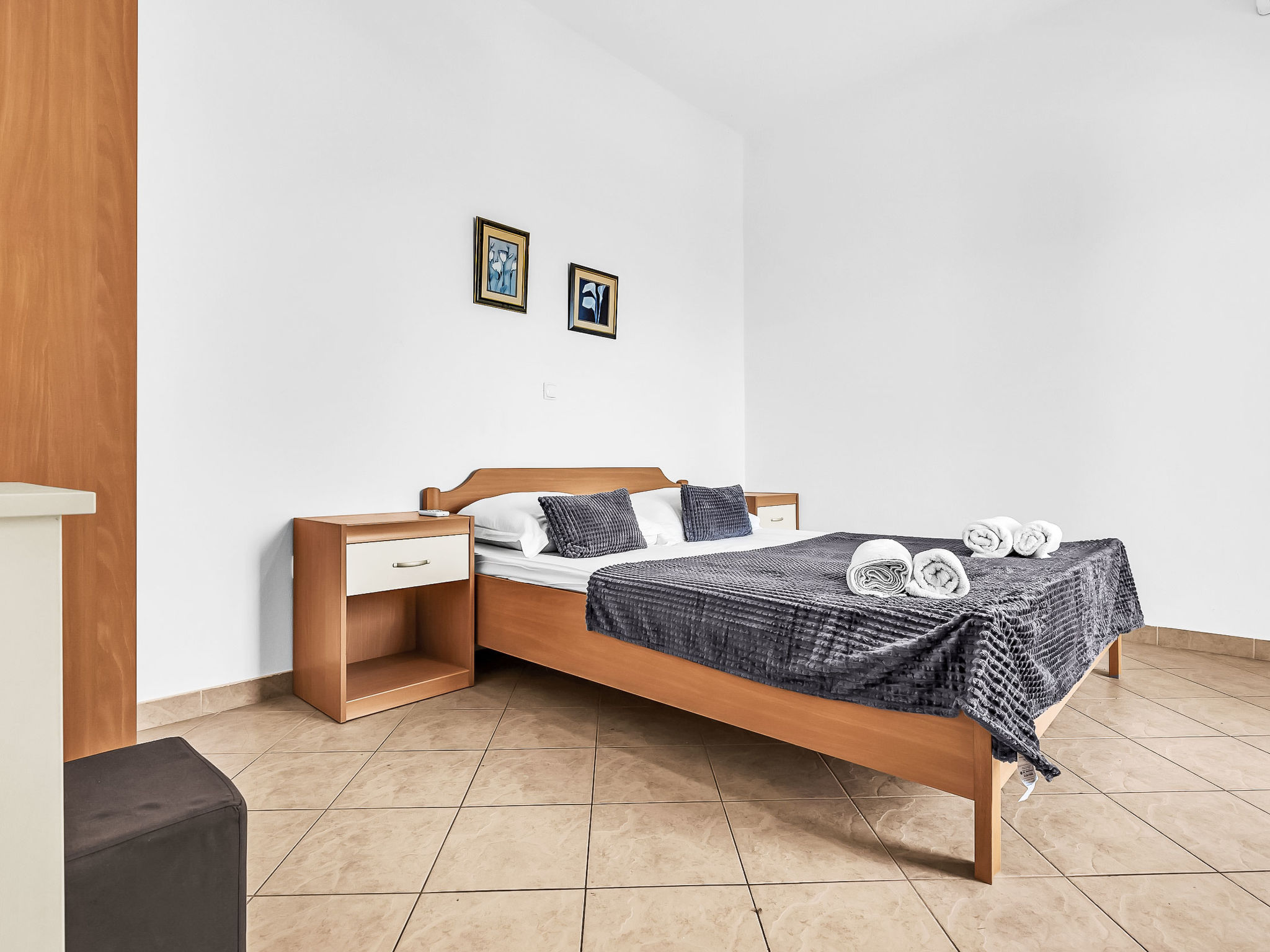 Ozzi mit privatem Pool - Binnen
