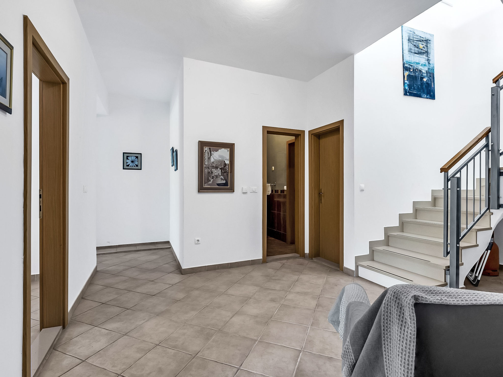 Ozzi mit privatem Pool - Binnen