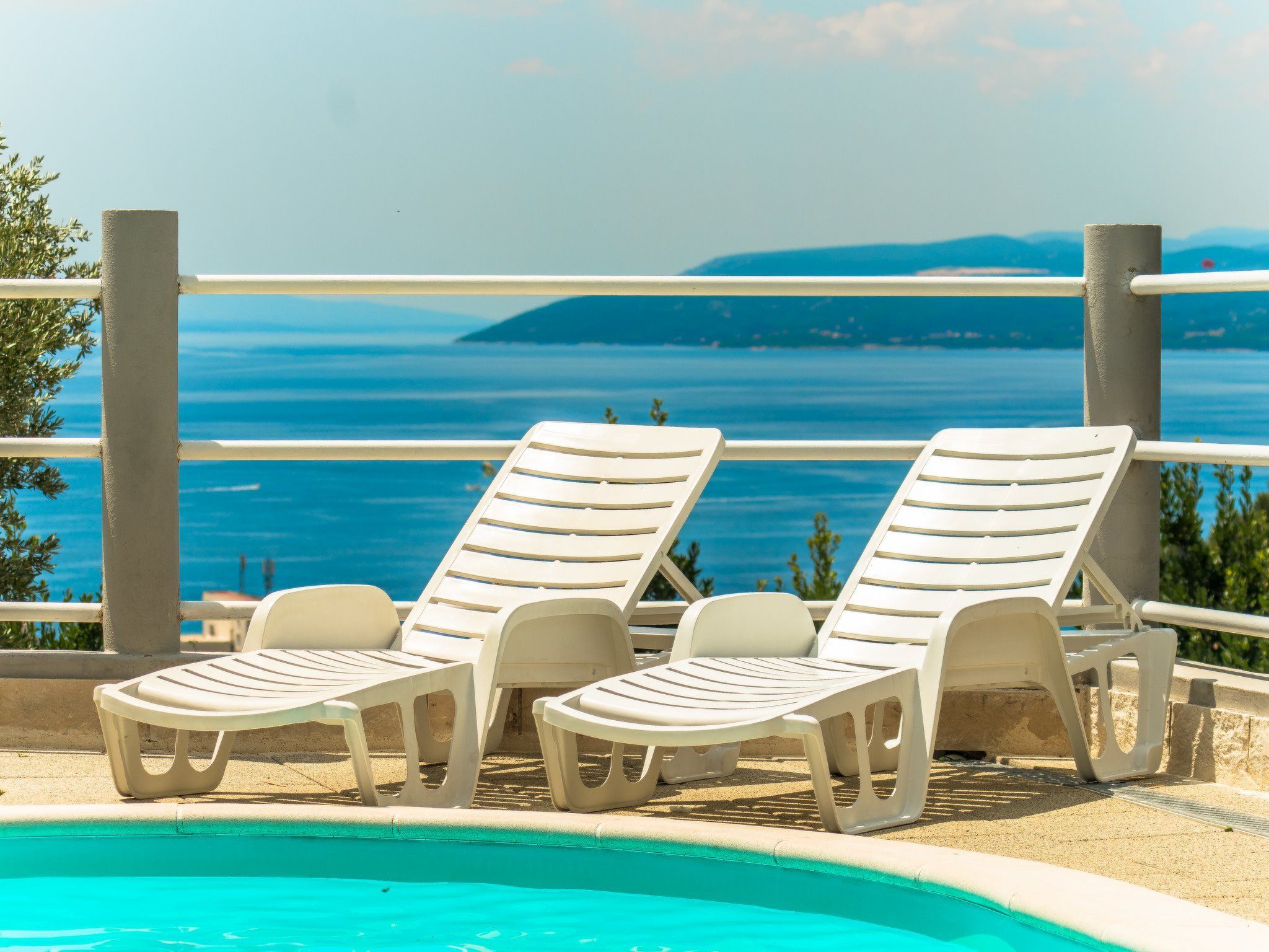 Ozzi mit privatem Pool