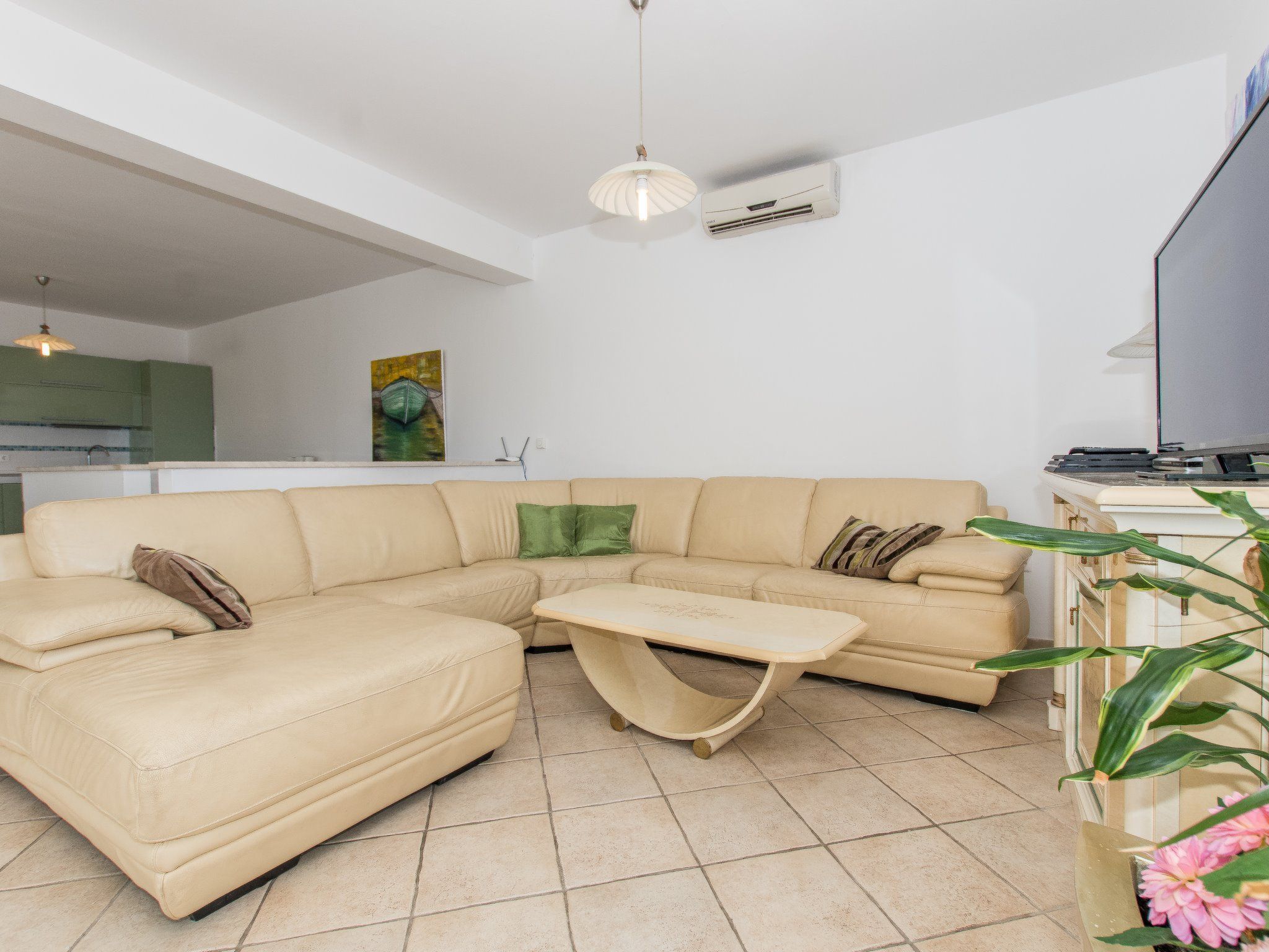 Ozzi mit privatem Pool-Inside