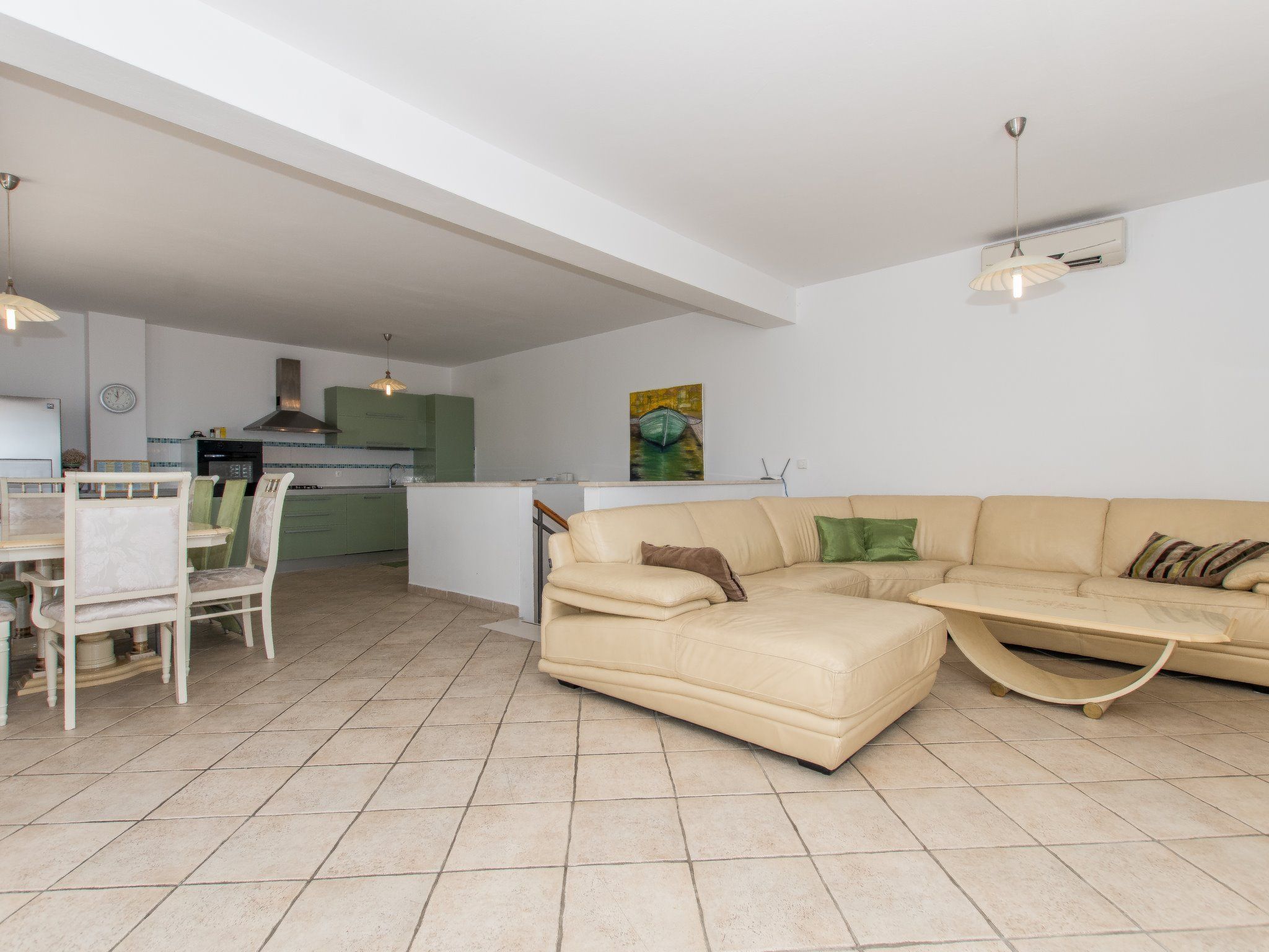 Ozzi mit privatem Pool-Inside