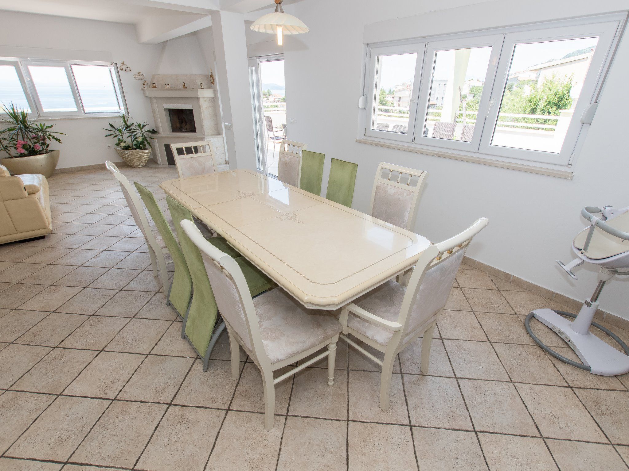 Ozzi mit privatem Pool-Inside