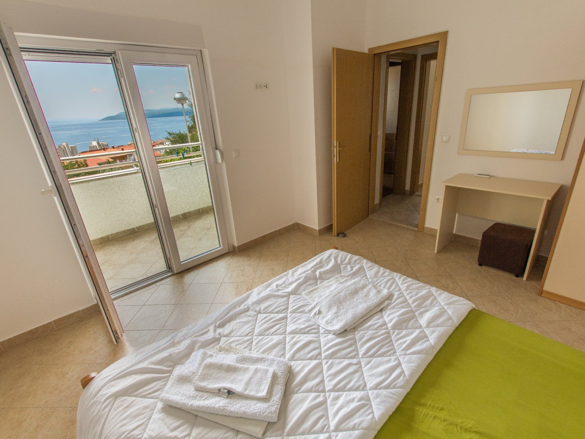 Ozzi mit privatem Pool-Inside