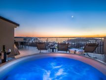 ⛱ Penthouse Skytub ★ Whirlwanne ★ Kostenloses Parken