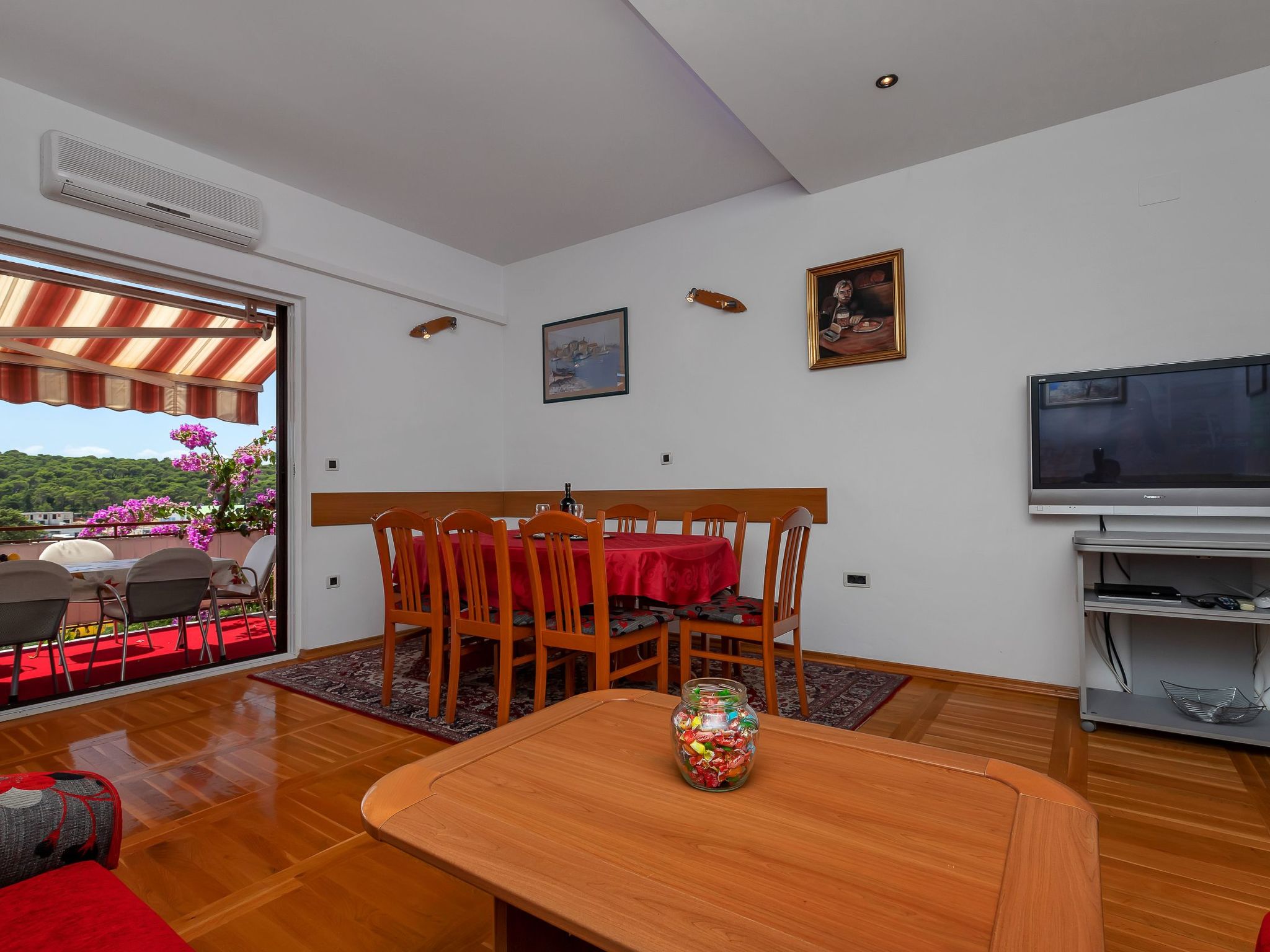 ★4Schlafzimmer★Freies Parken★GroßerBalkon★Apt Bugenvilija-Binnen