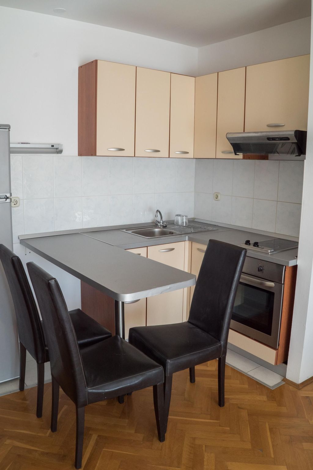 Große Wohnung in Donja Luka mit Eigenem Balkon und Meerblick-Dedans