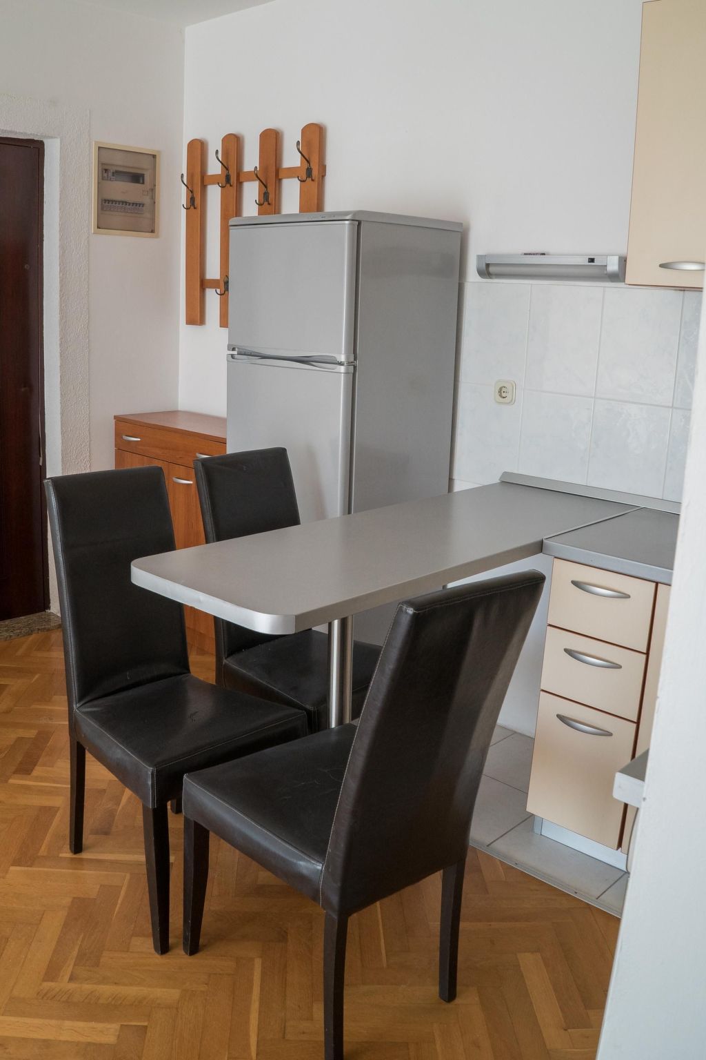 Große Wohnung in Donja Luka mit Eigenem Balkon und Meerblick-Dedans