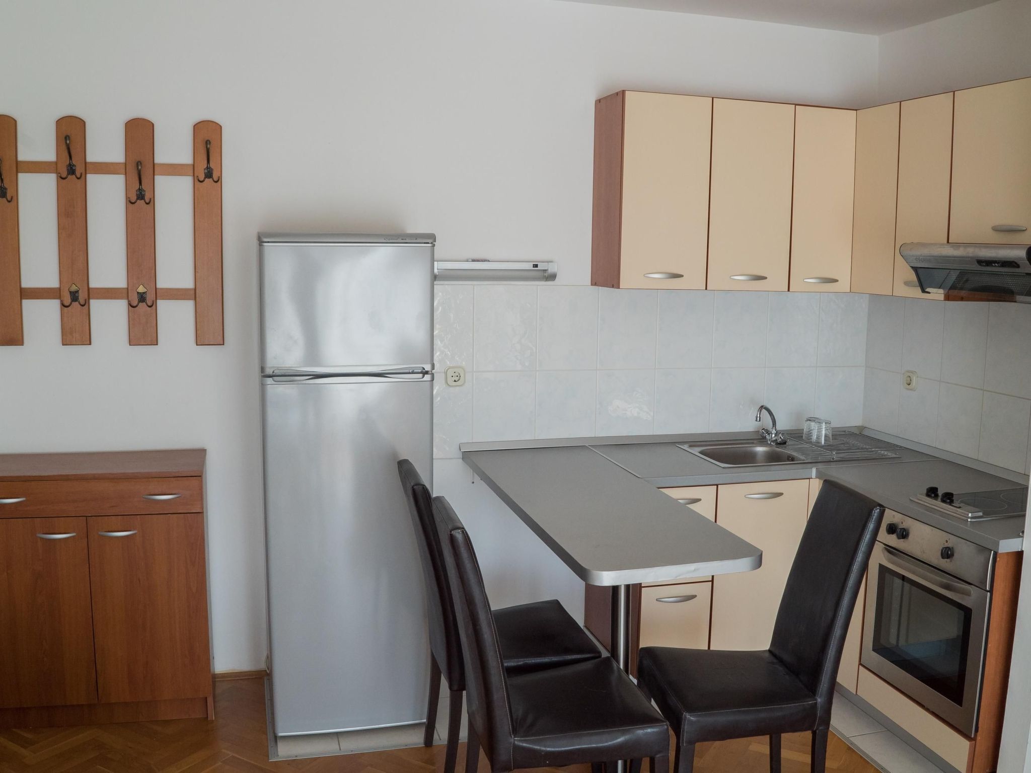 Große Wohnung in Donja Luka mit Eigenem Balkon und Meerblick-Dedans