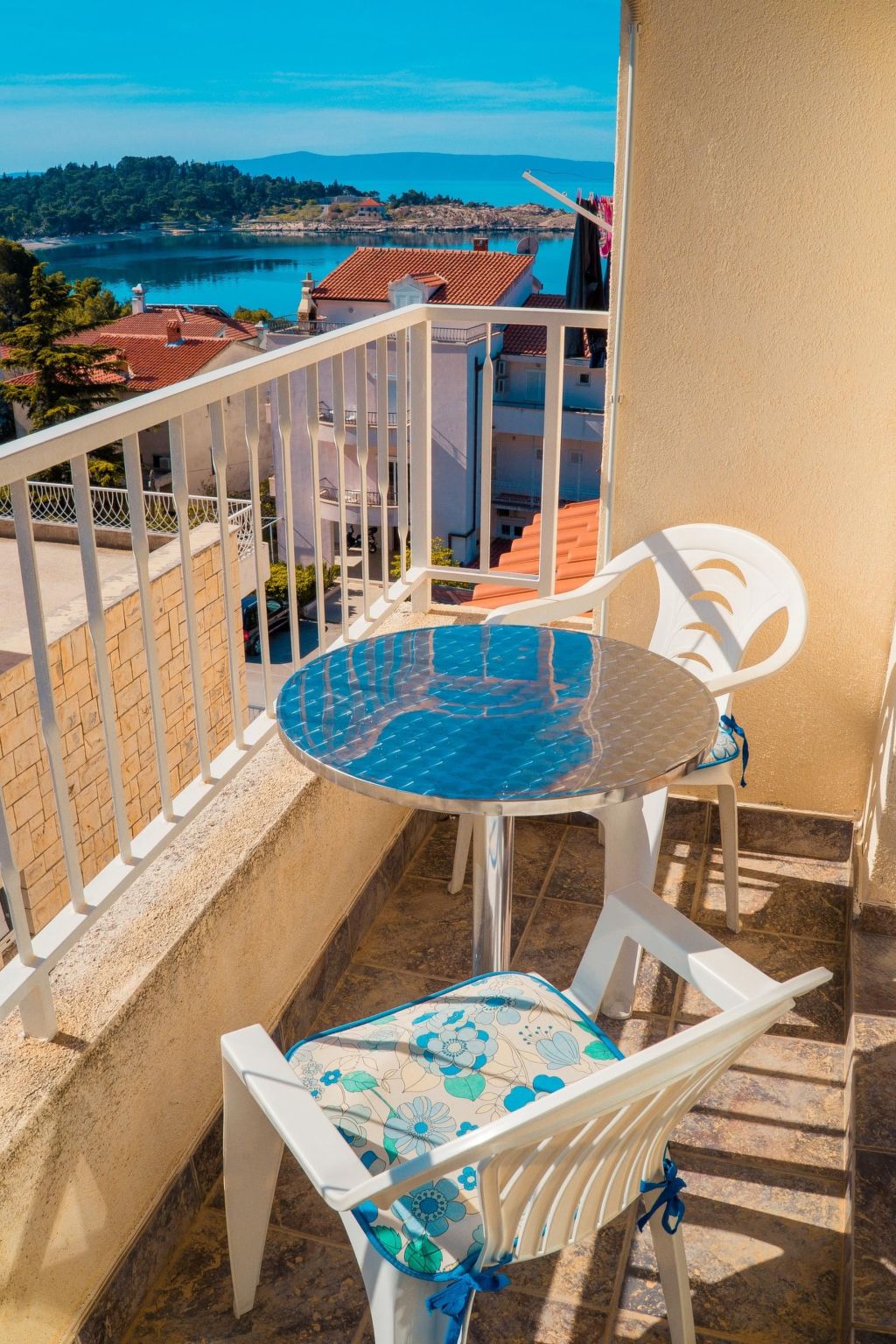 Große Wohnung in Donja Luka mit Eigenem Balkon und Meerblick-Dehors